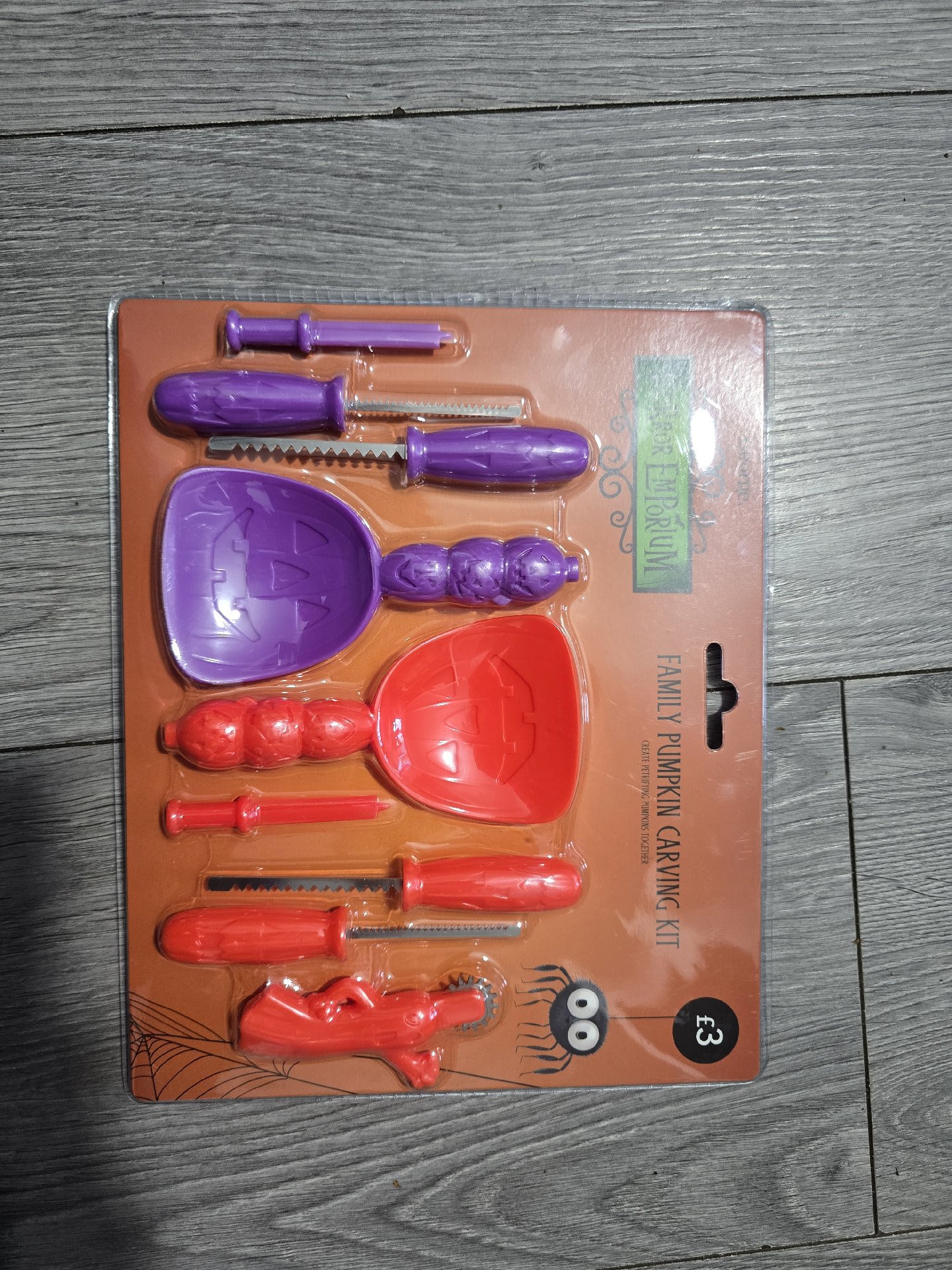 Family Pumpkin Carving Kit with Tools, The Emporium, Small, New condition — preloved on SilentSale®