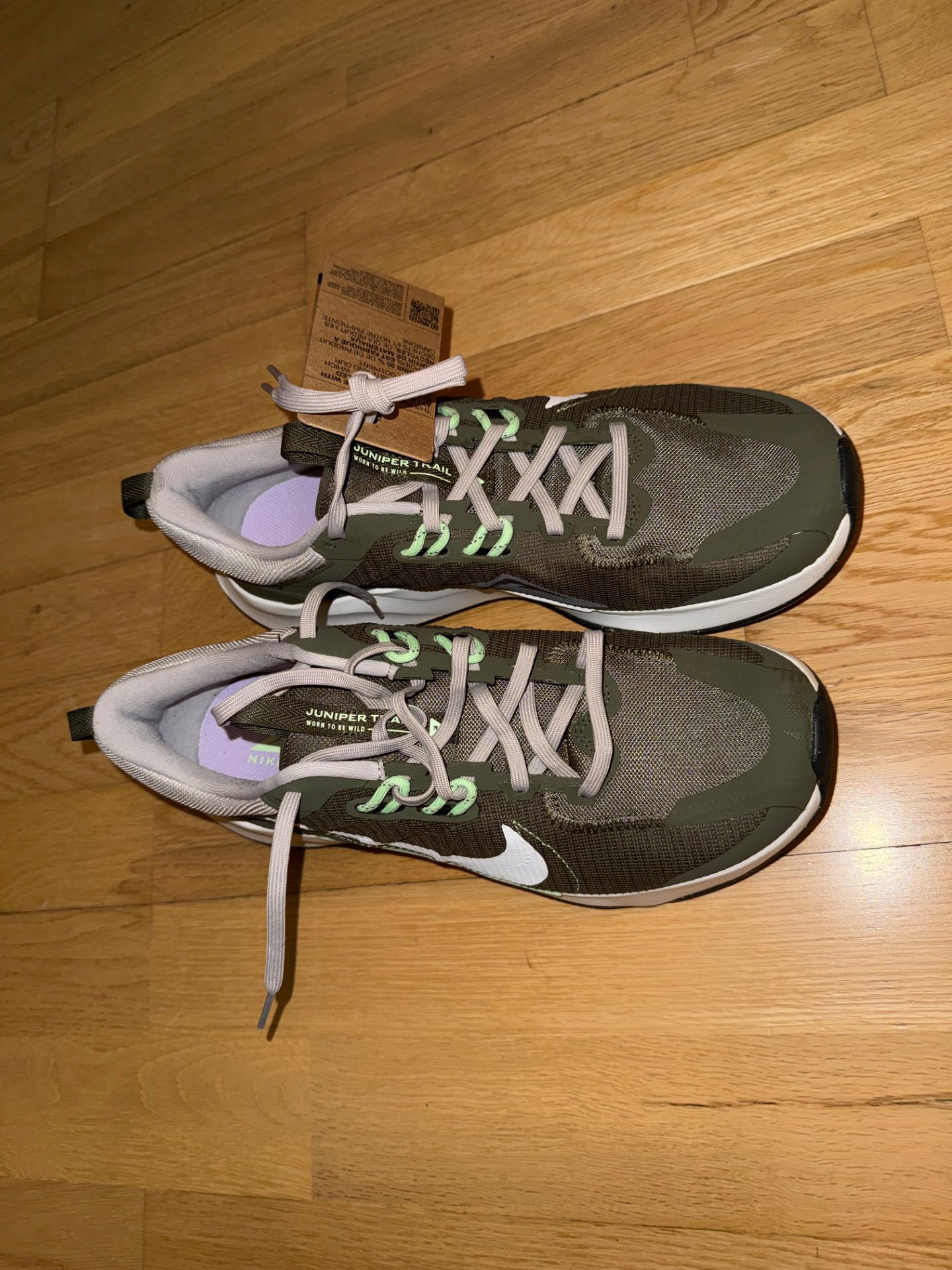 Nike Green and White Trainers, Nike, 9.5, New condition — preloved on SilentSale®