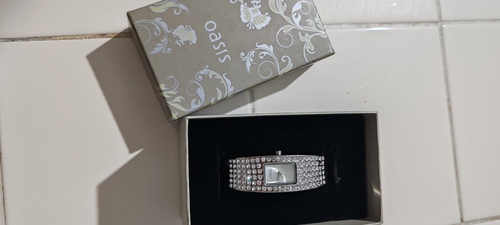 Womens watches, Oasis, One Size, Excellent condition — preloved on SilentSale®