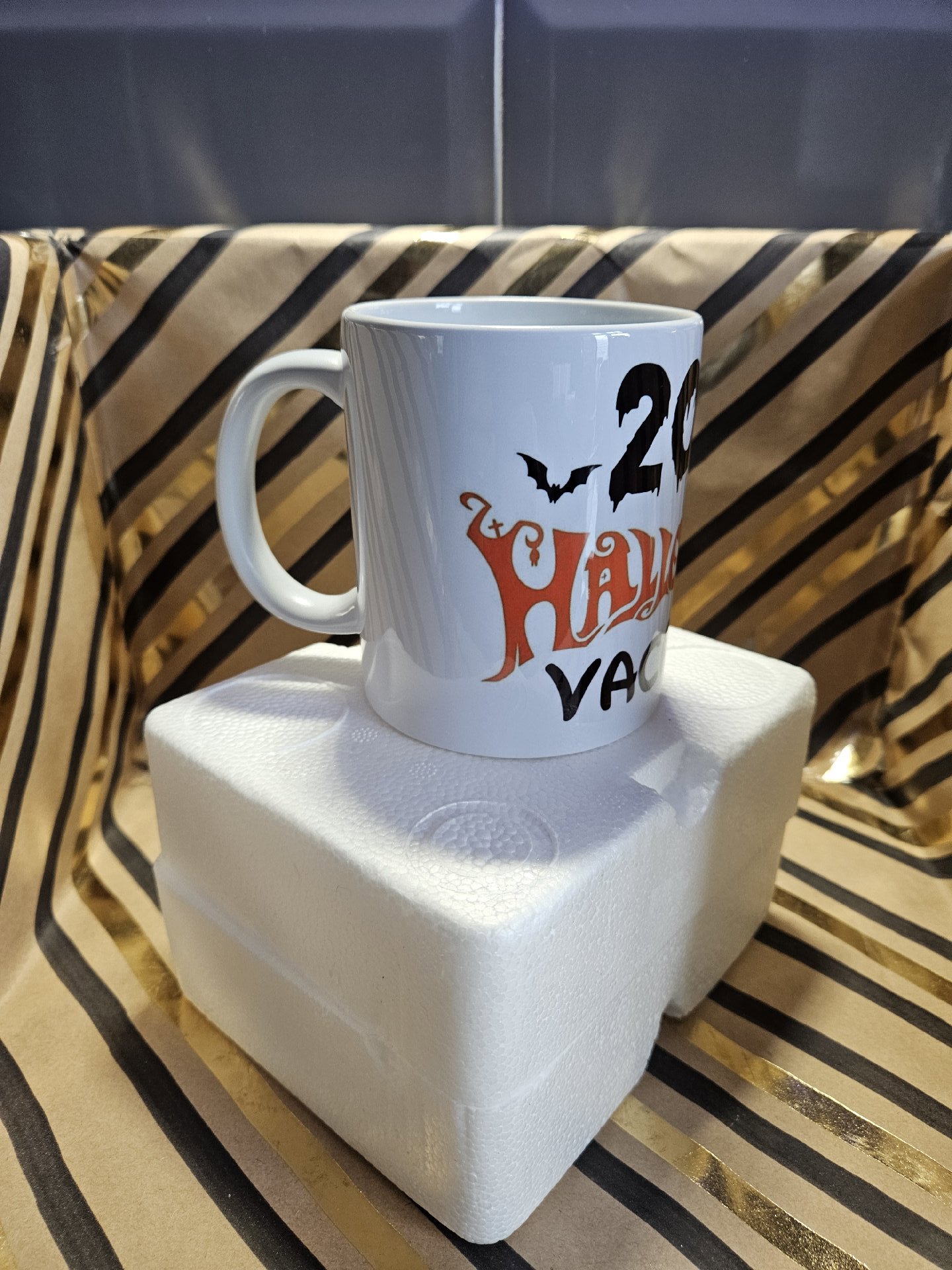 Halloween vacation coffee mug, Unbranded, One Size, New condition — preloved on SilentSale®