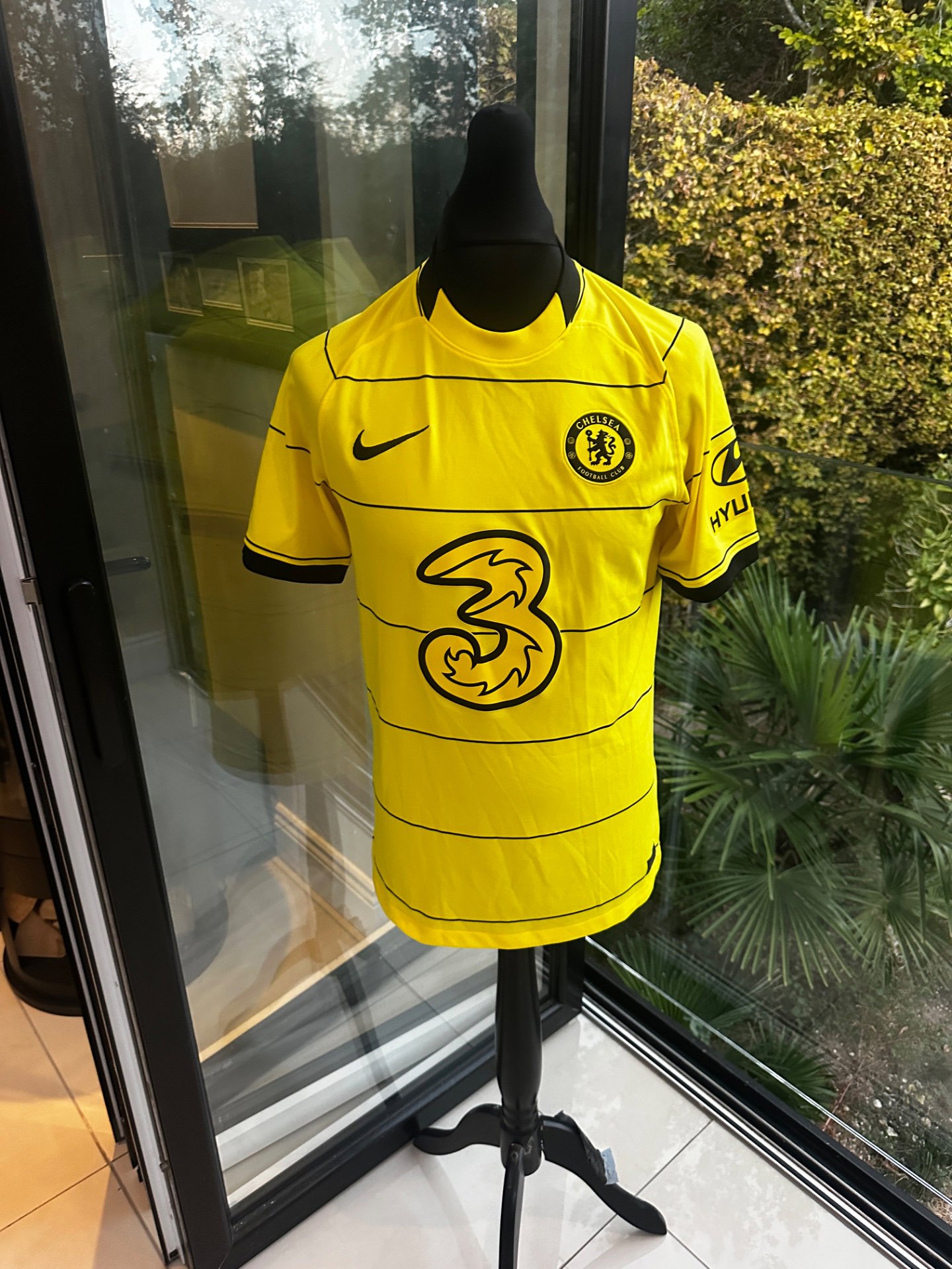 Chelsea away shirt M , Nike, M, Excellent condition — preloved on SilentSale®