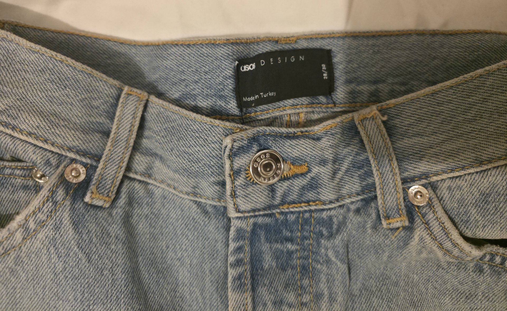 Asos Design Light Blue Ripped Mom Jeans – Size 26/30, ASOS Design, W28 L36, New condition — preloved on SilentSale®