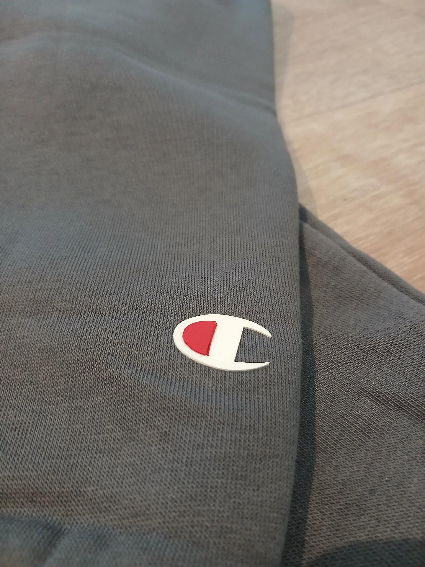 Champion Grey Crew Neck Sweatshirt Medium, Champion, M, New condition — preloved on SilentSale®