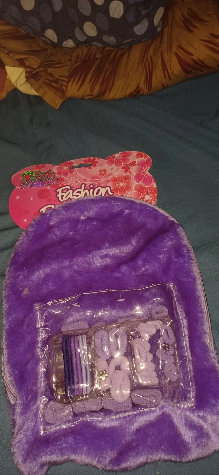 Girls fluffy back pack & hair accessories, Unbranded, 5 years, New condition — preloved on SilentSale®