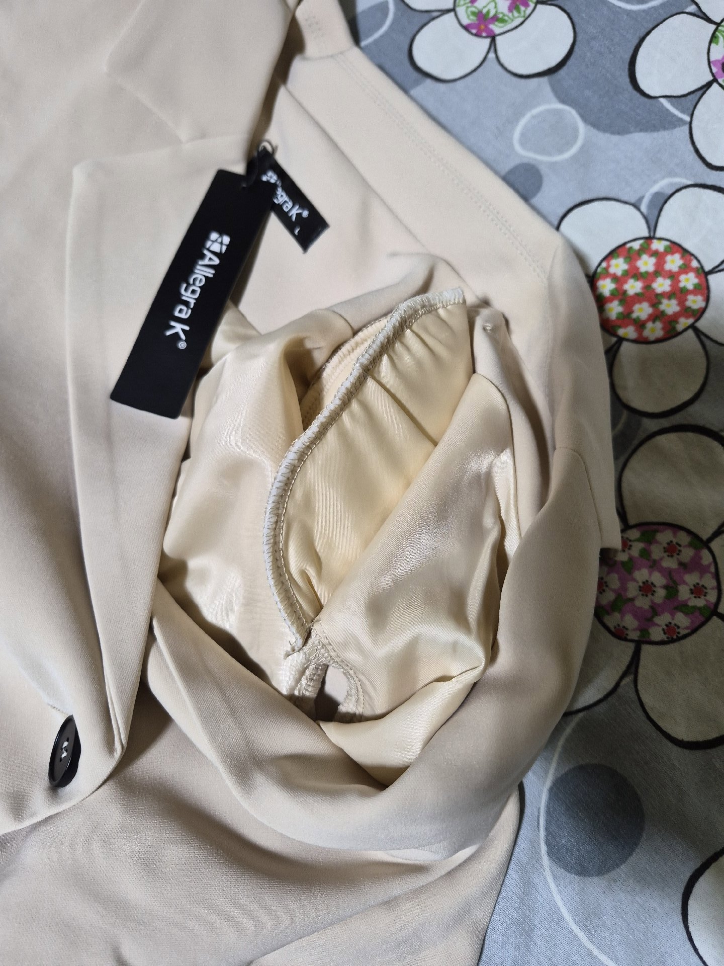 Beige Two-Piece Blazer and Skirt Set, Allegra K, L, New condition — preloved on SilentSale®
