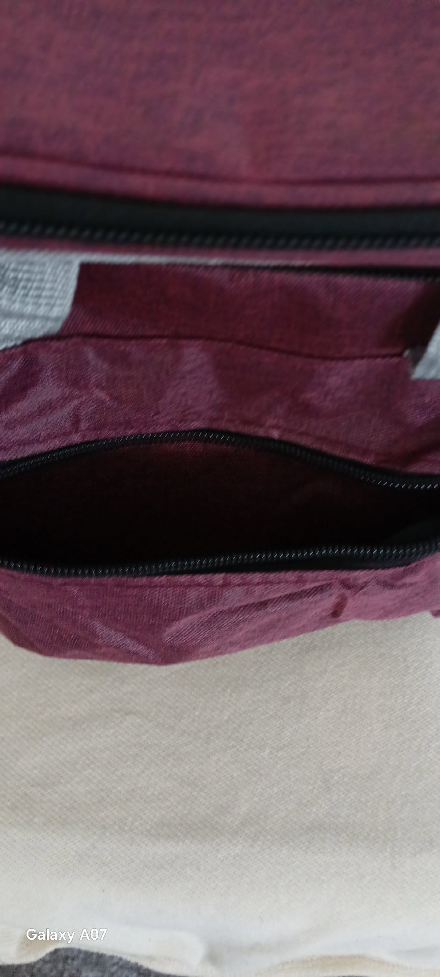 Burgundy Insulated Lunch Bag Cooler with Grey Handles, Unbranded, One Size, New condition — preloved on SilentSale®