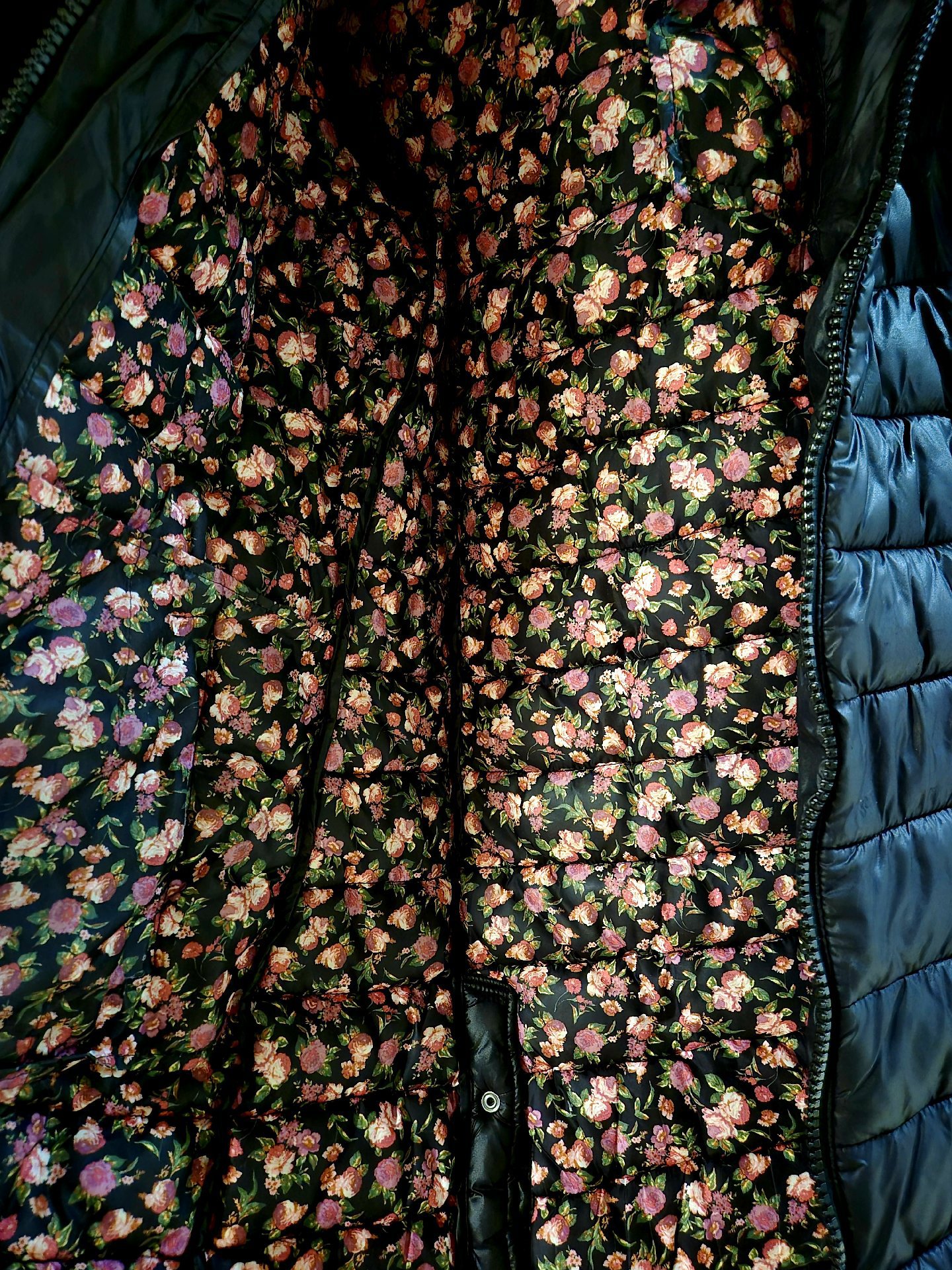 Superdry Black Puffer Coat with Floral Lining – Size M, Superdry, M, Excellent condition — preloved on SilentSale®