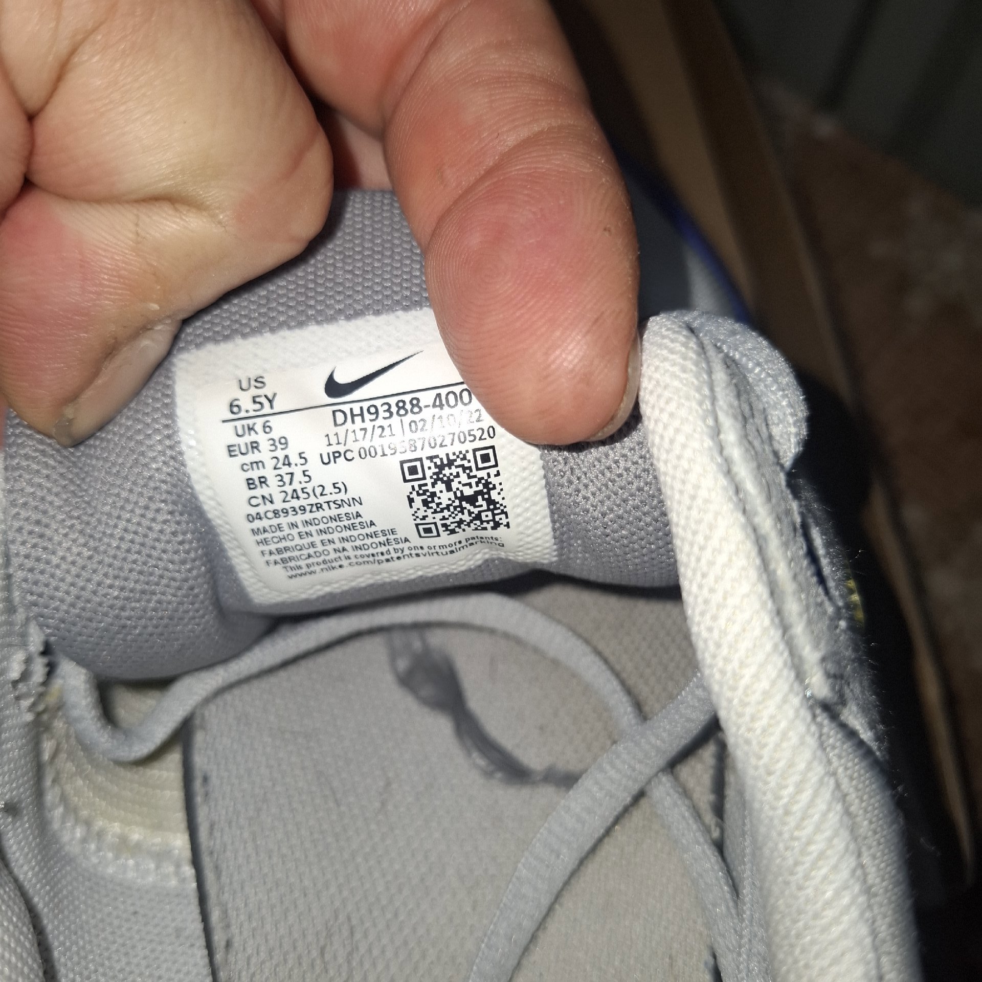 Nike Air Max White and Blue Trainers – UK 6, Nike, 6, Good condition — preloved on SilentSale®