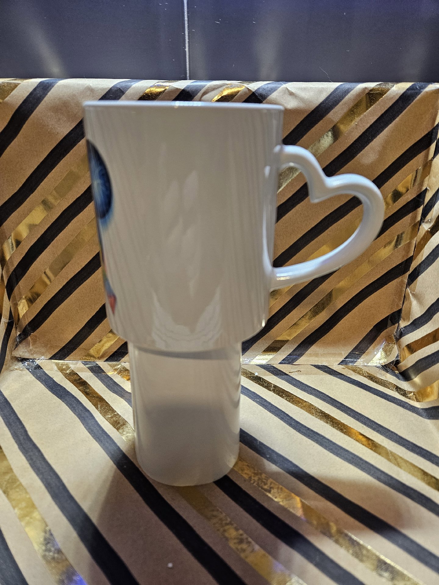 White Ceramic Mug with Heart Handle and Puzzle Design, Unbranded, One Size, New condition — preloved on SilentSale®