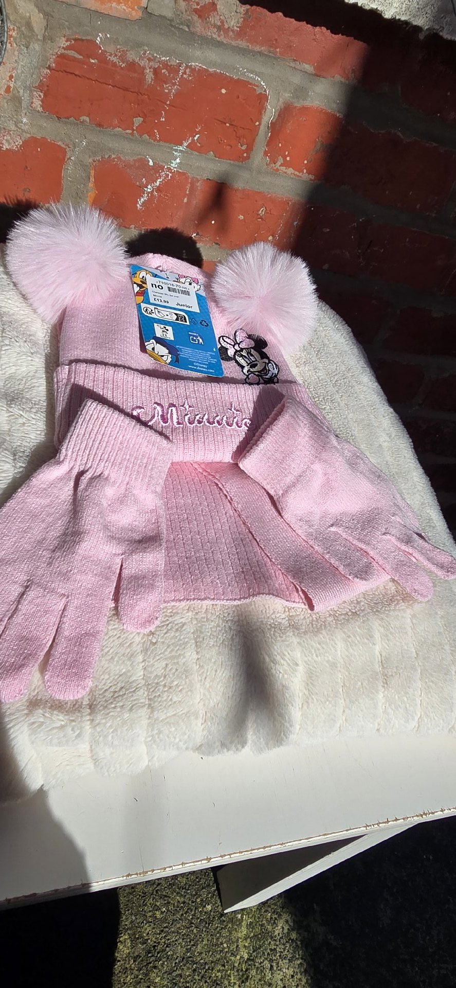 Disney Minnie Mouse Pink Junior 3-Piece Winter Hat, Scarf & Gloves Set, Disney, Junior, New condition — preloved on SilentSale®