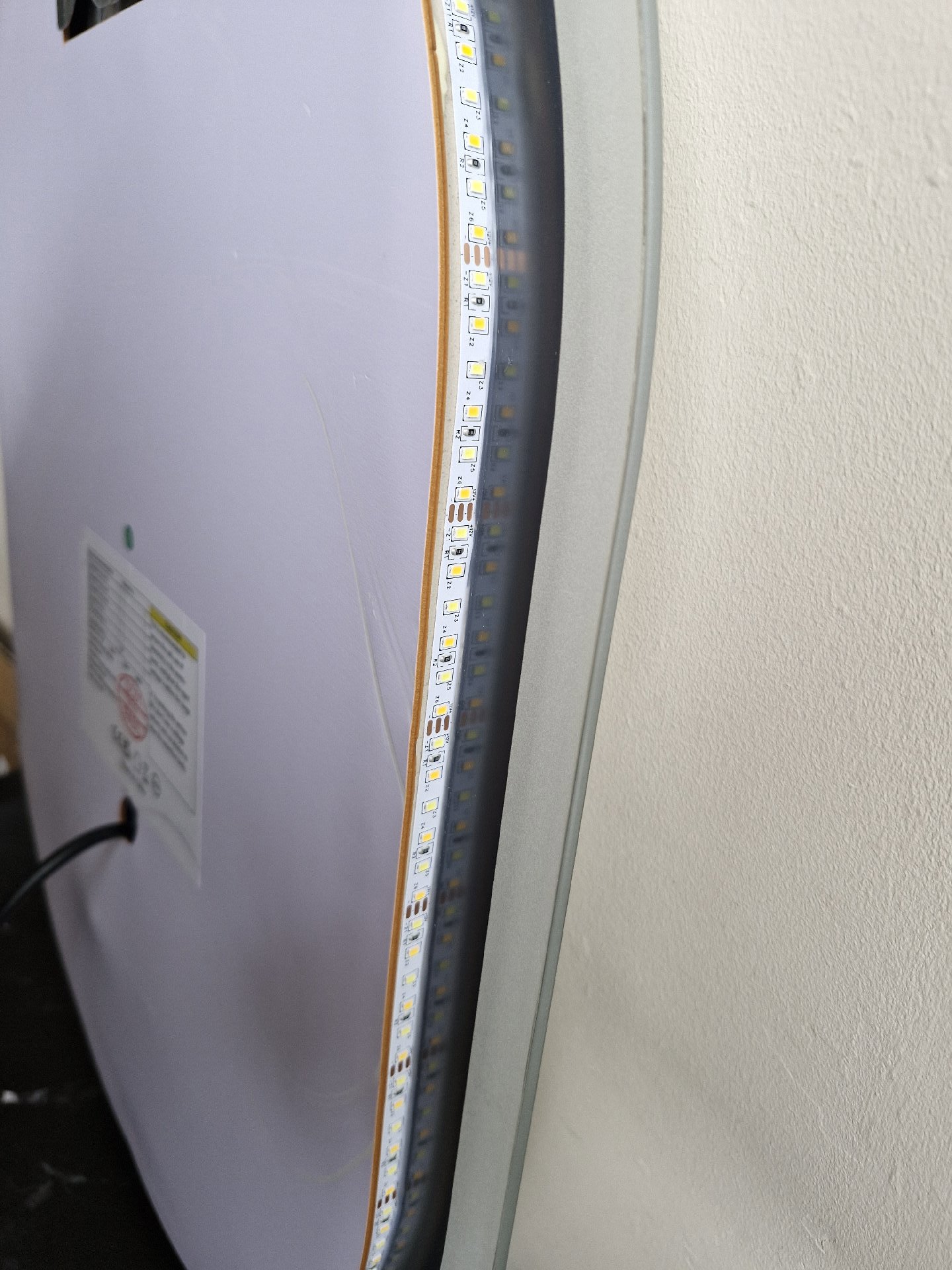 Oval Wall Mirror with LED Light Strip, srtvietae, One Size, New condition — preloved on SilentSale®