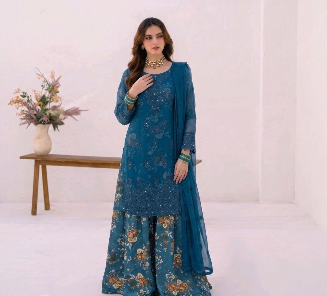 Blue Embroidered Pakistani Style 3-Piece Suit with Floral Print, pakistan, 8, New condition — preloved on SilentSale®