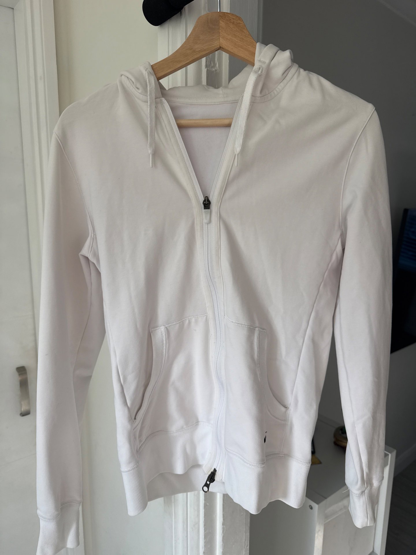 Nike White Zip-Up Hoodie – Size S, Nike, S, Excellent condition — preloved on SilentSale®