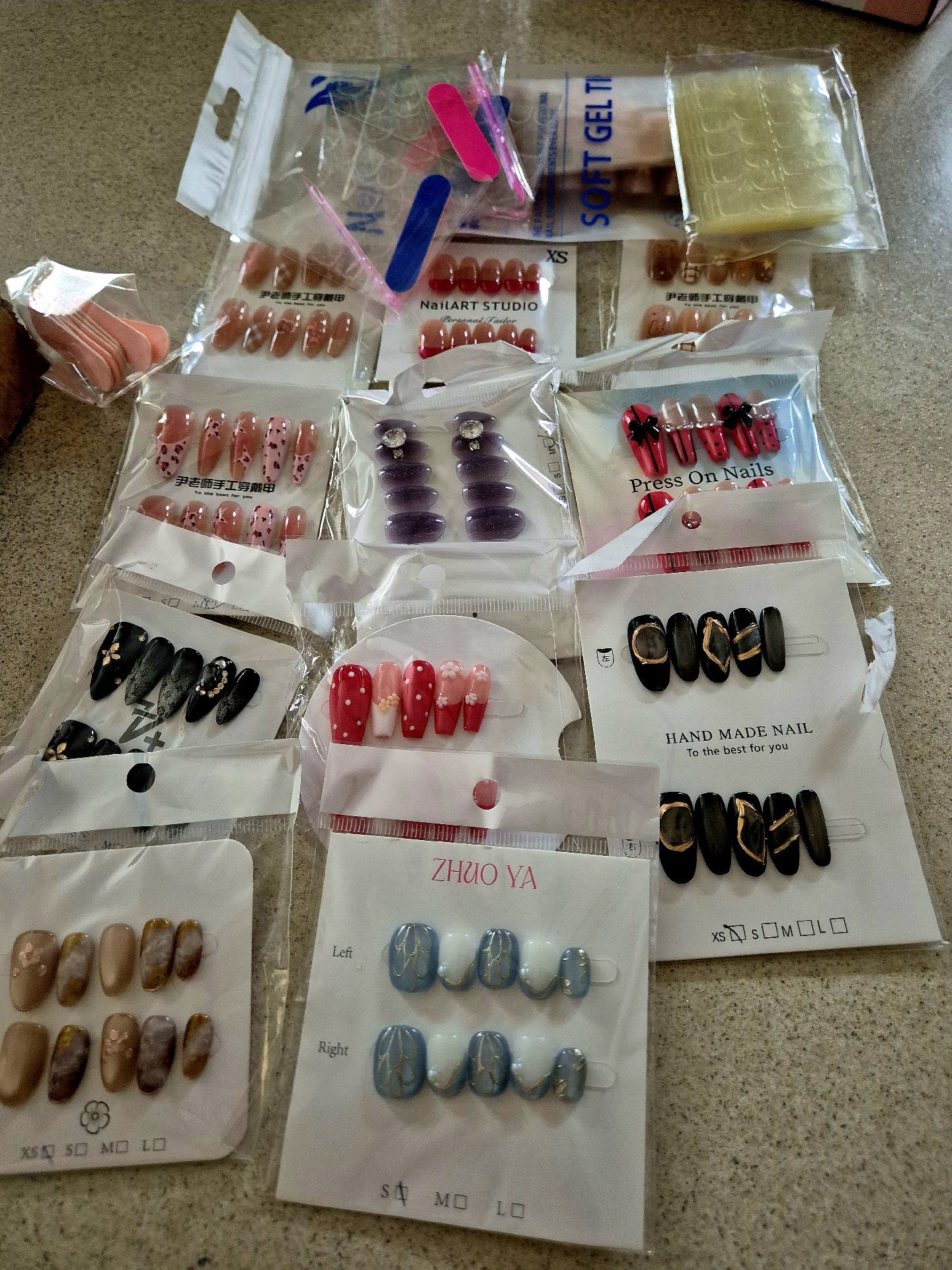 Assorted Press On False Nails Set with Nail Files and Glue x30, Unbranded, One Size, New condition — preloved on SilentSale®