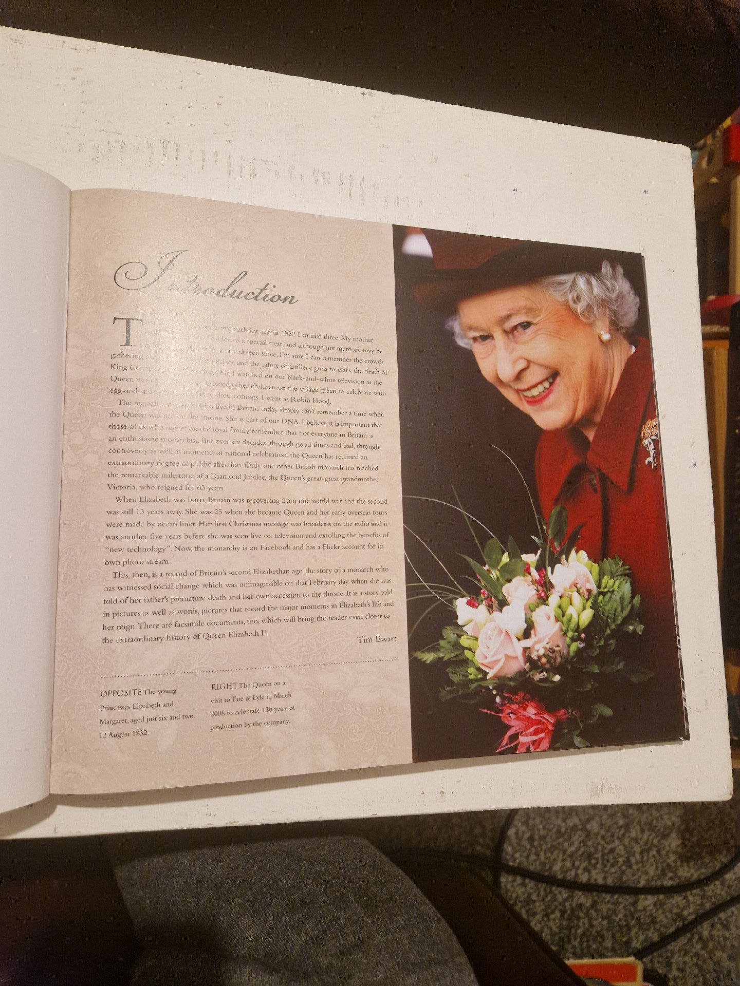 Treasures of Queen Elizabeth — Tim Ewart, Carlton Books, Limited, One Size, Excellent condition — preloved on SilentSale®