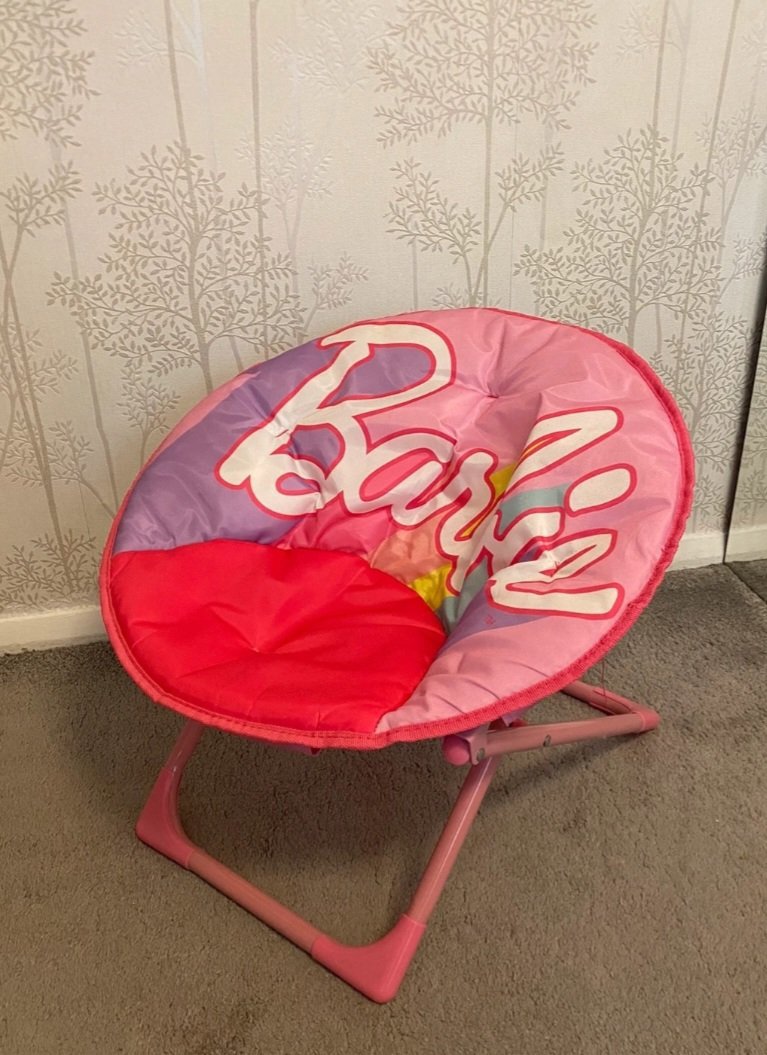 Barbie Pink Kids Folding Saucer Chair, Barbie, One Size, Good condition — preloved on SilentSale®