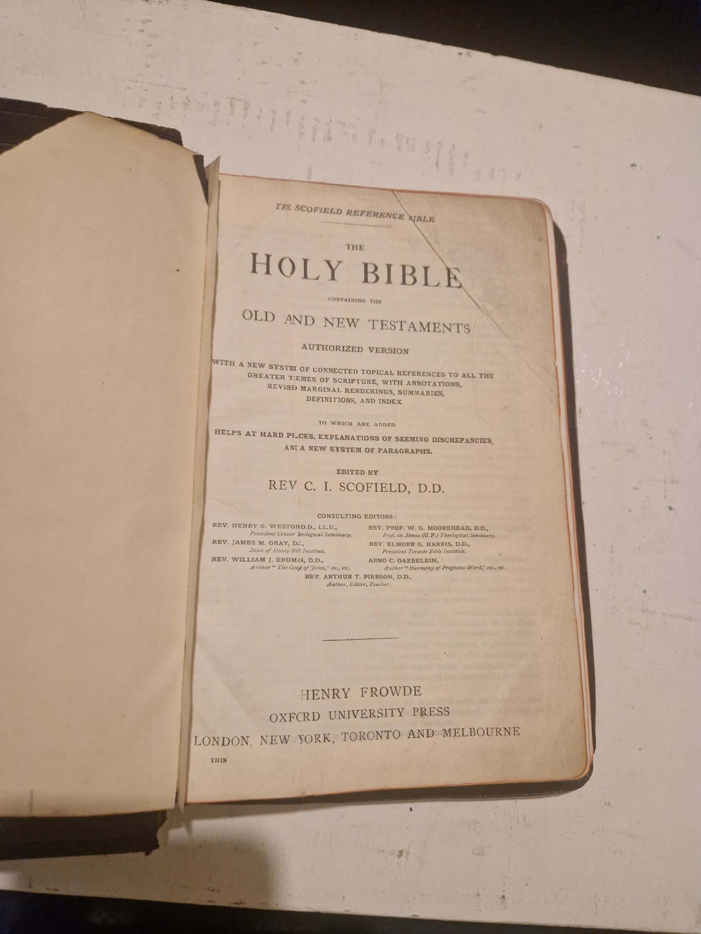Scofield Reference Bible published by Oxford University Press, edited by Rev. C. I. Scofield, D.D., Oxford University Press, One Size, Excellent condition — preloved on SilentSale®
