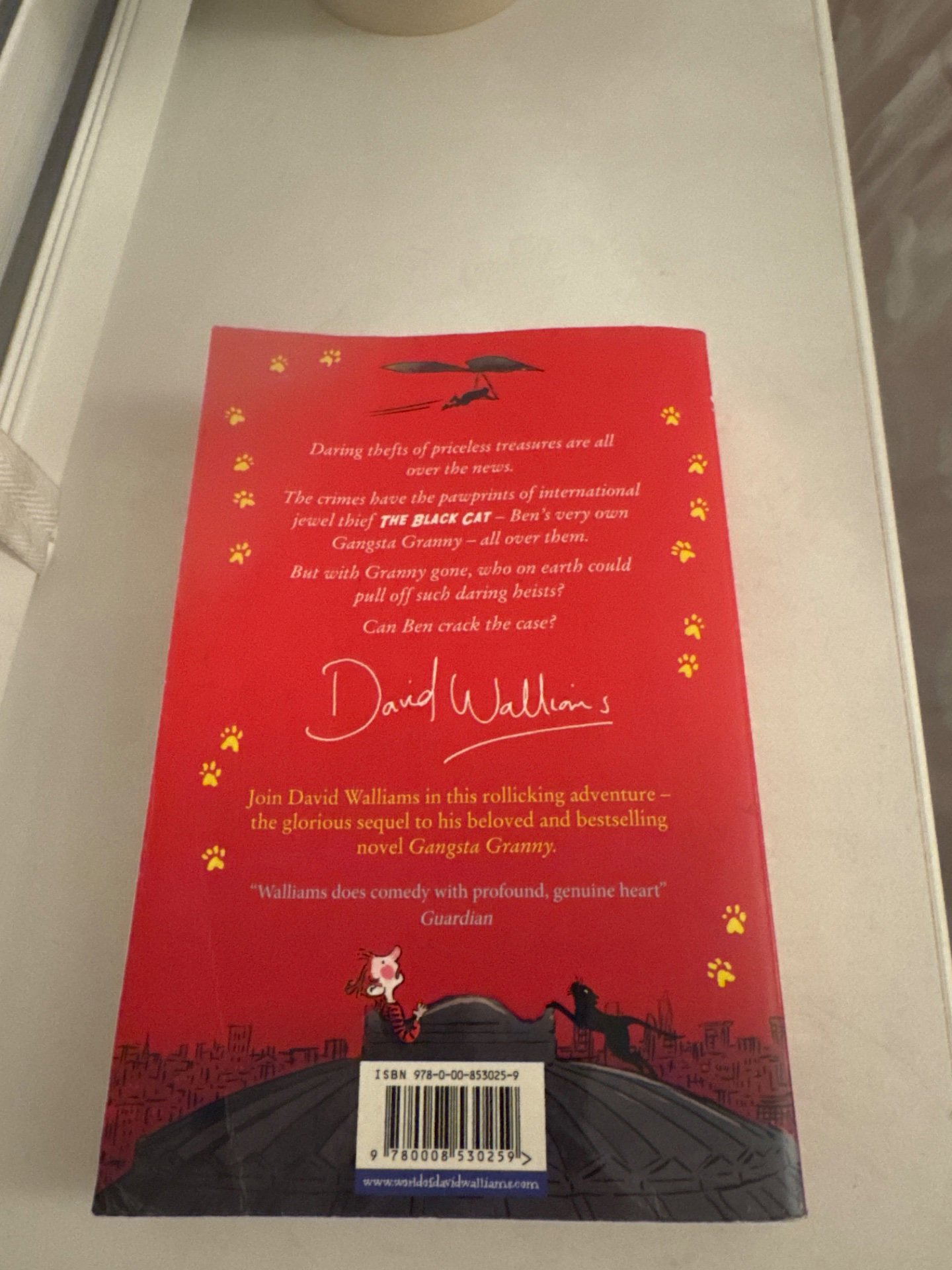 Gangsta Granny Strikes Again! — David Walliams, HarperCollins Publishers, One Size, Good condition — preloved on SilentSale®