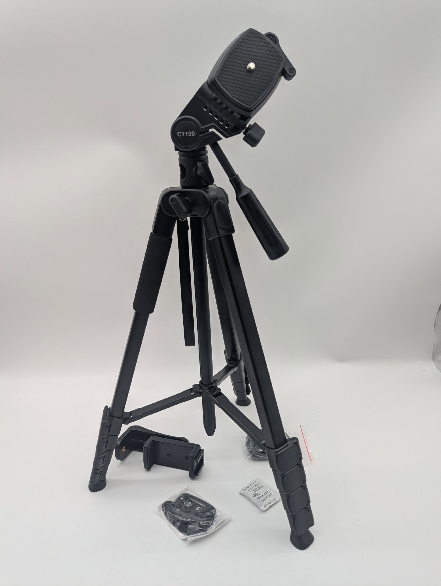 Ninetight CT190 Tripod with Remote for Phone and Camera, Ninetight, One Size, New condition — preloved on SilentSale®