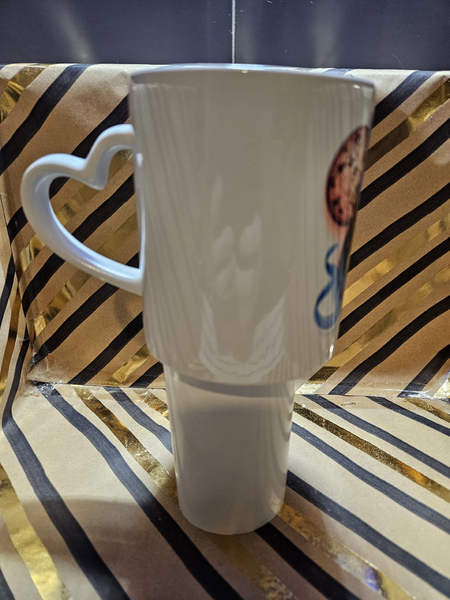 White Ceramic Mug with Heart Handle and Puzzle Design, Unbranded, One Size, New condition — preloved on SilentSale®