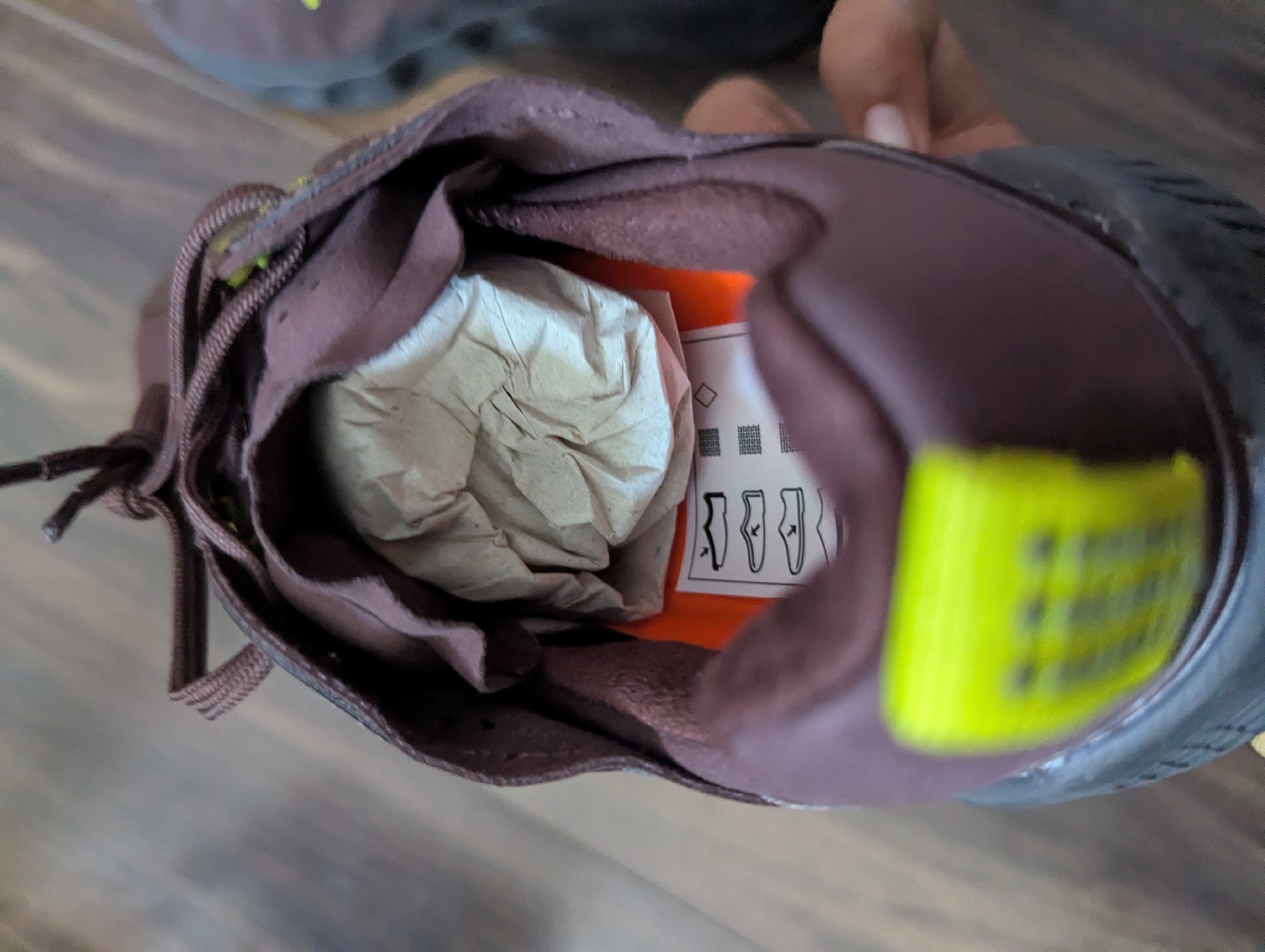 Nike Brown and Yellow Trainers – UK 6 / EUR 39, Nike, 6, New condition — preloved on SilentSale®