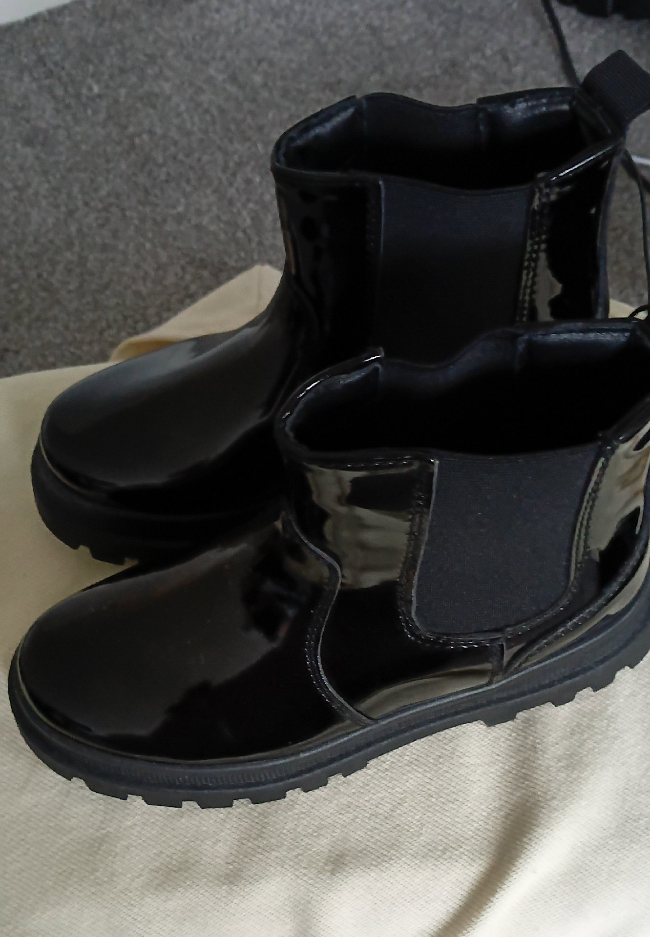 Black Patent Chelsea Boots – UK 2 / EU 34, Unbranded, 2, New condition — preloved on SilentSale®