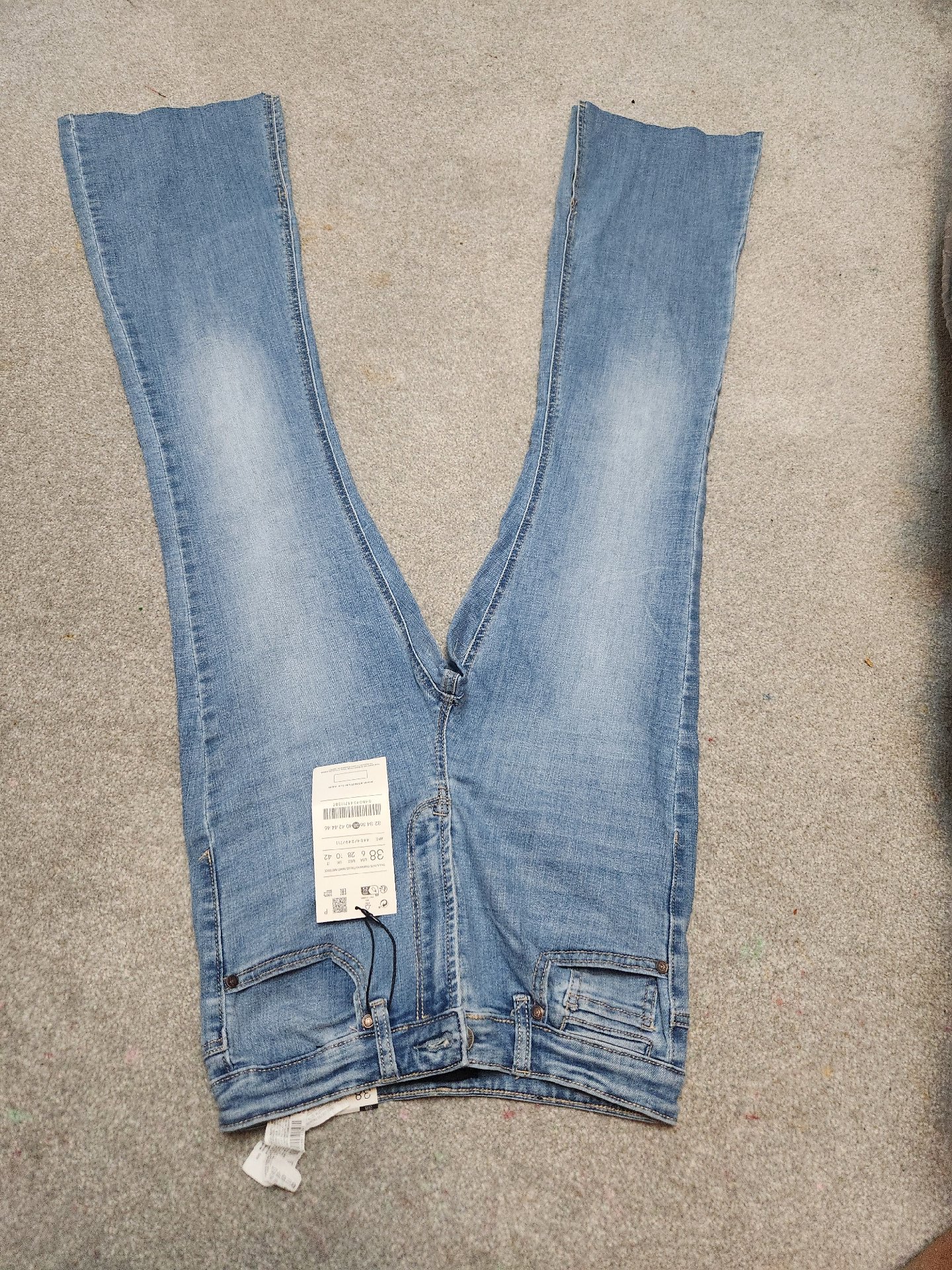 H&M Light Blue Skinny Fit Jeans – W38 L32, Unbranded, W38 L32, New condition — preloved on SilentSale®