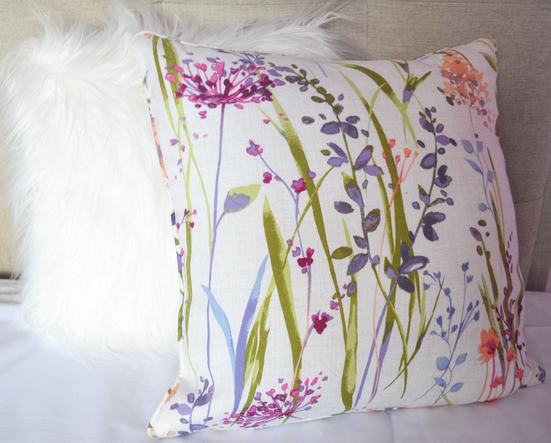 Floral Print Cushion Cover with Zip Closure, Unbranded, One Size, New condition — preloved on SilentSale®