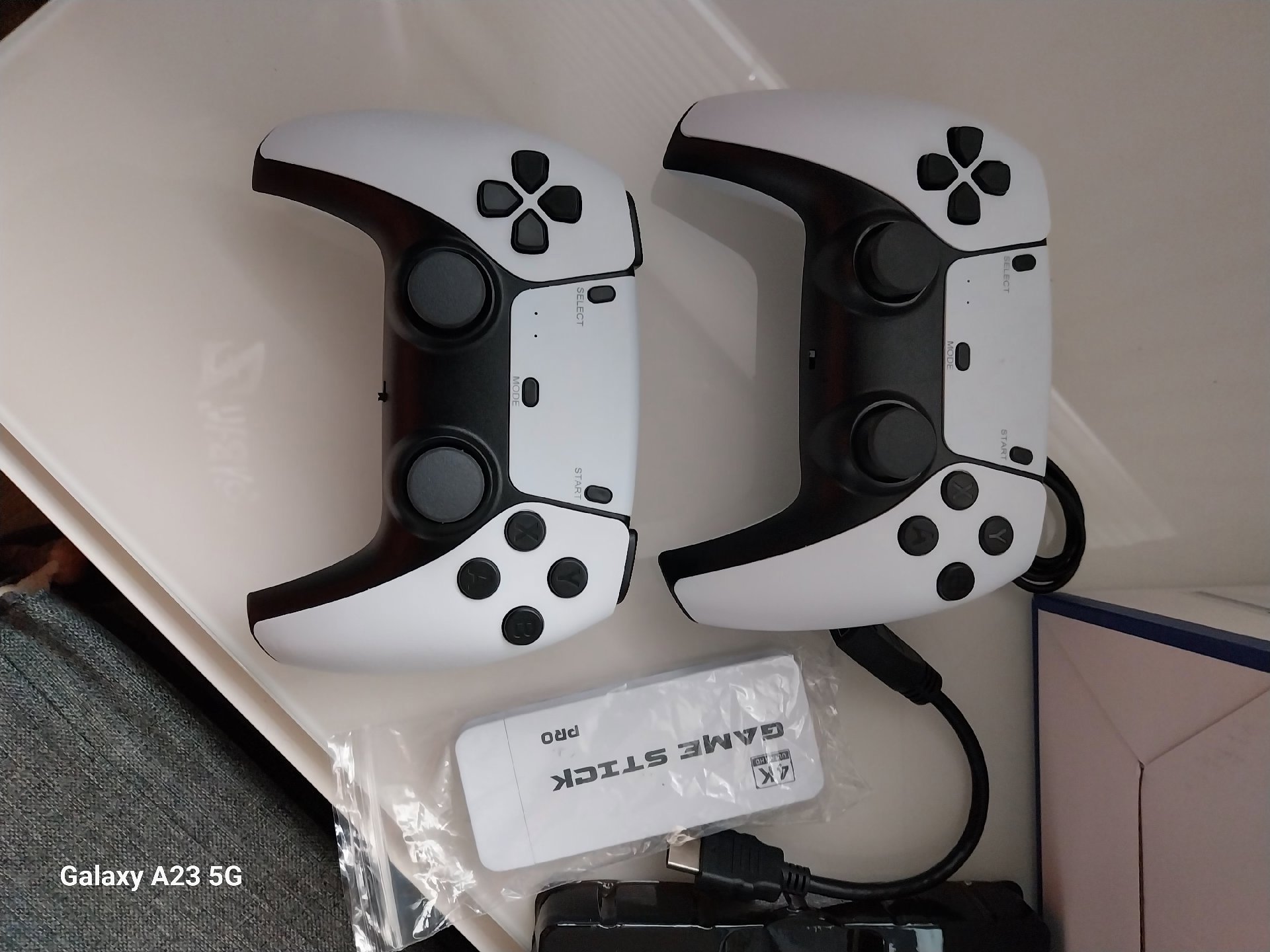 Wireless game pad and console with 20000 Games, Sjgam, One Size, New condition — preloved on SilentSale®