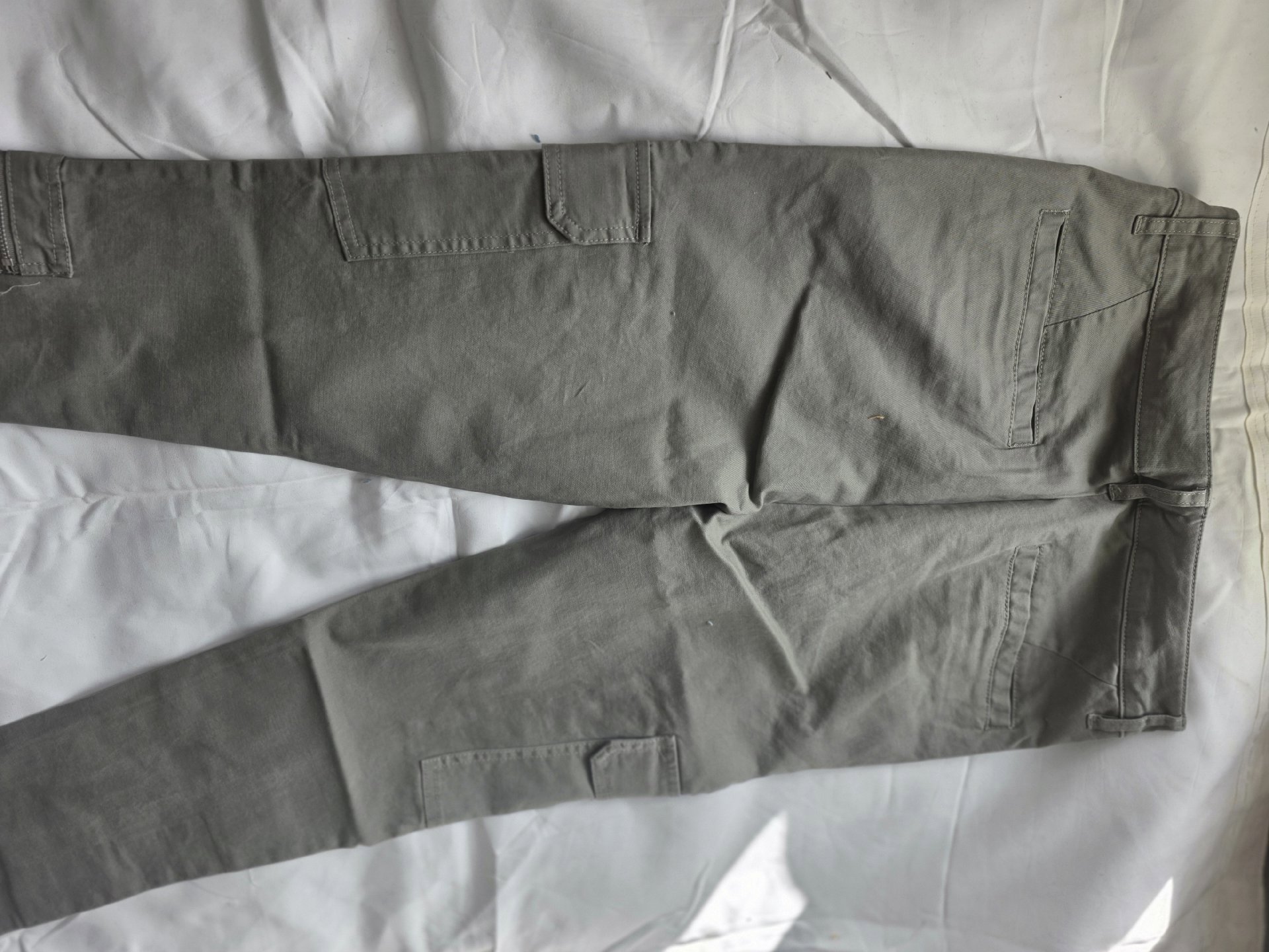 ASOS Design Grey Cargo Trousers W30 L30, ASOS Design, W32 L30, New condition — preloved on SilentSale®
