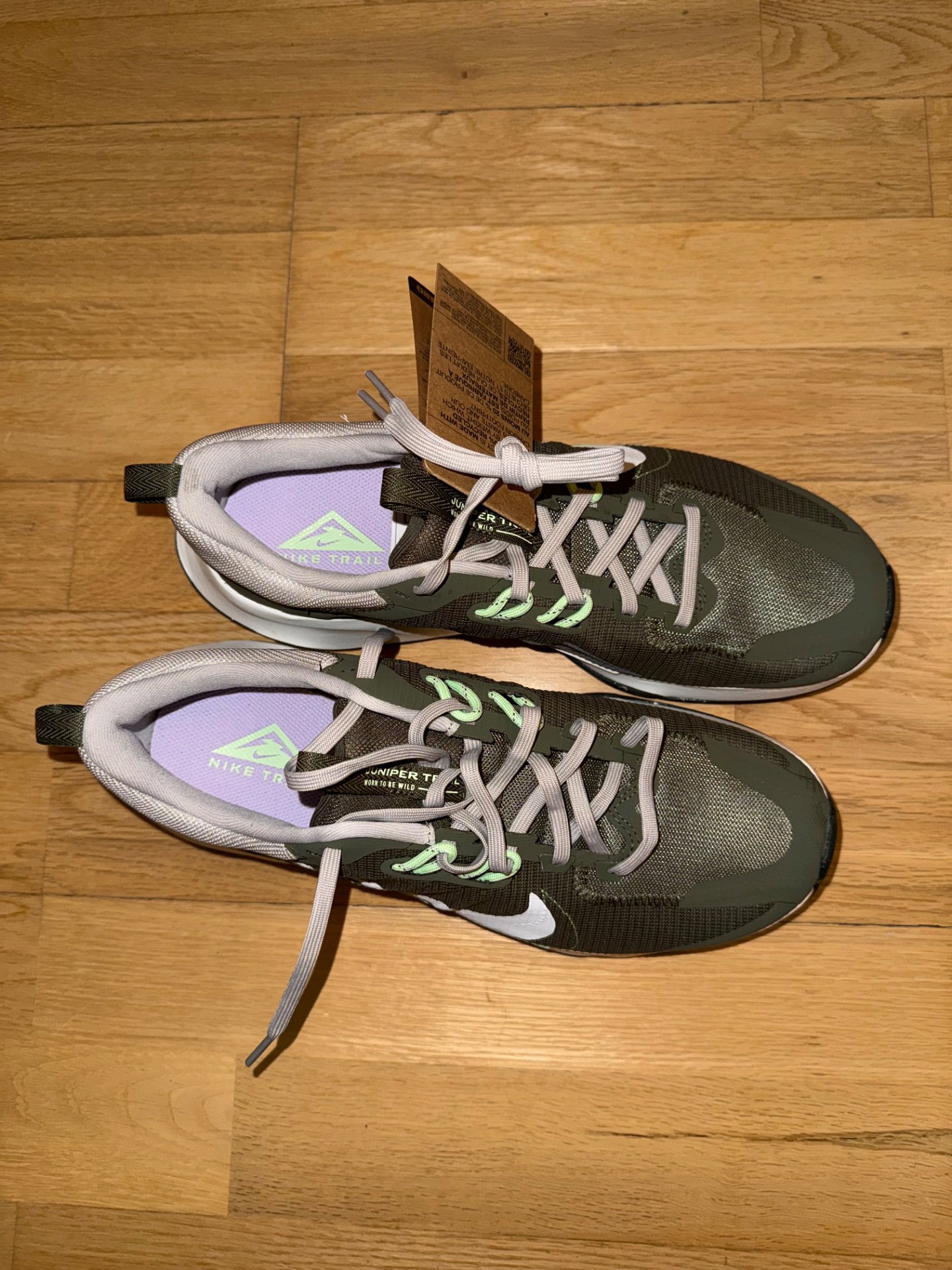Nike Green and White Trainers, Nike, 9.5, New condition — preloved on SilentSale®
