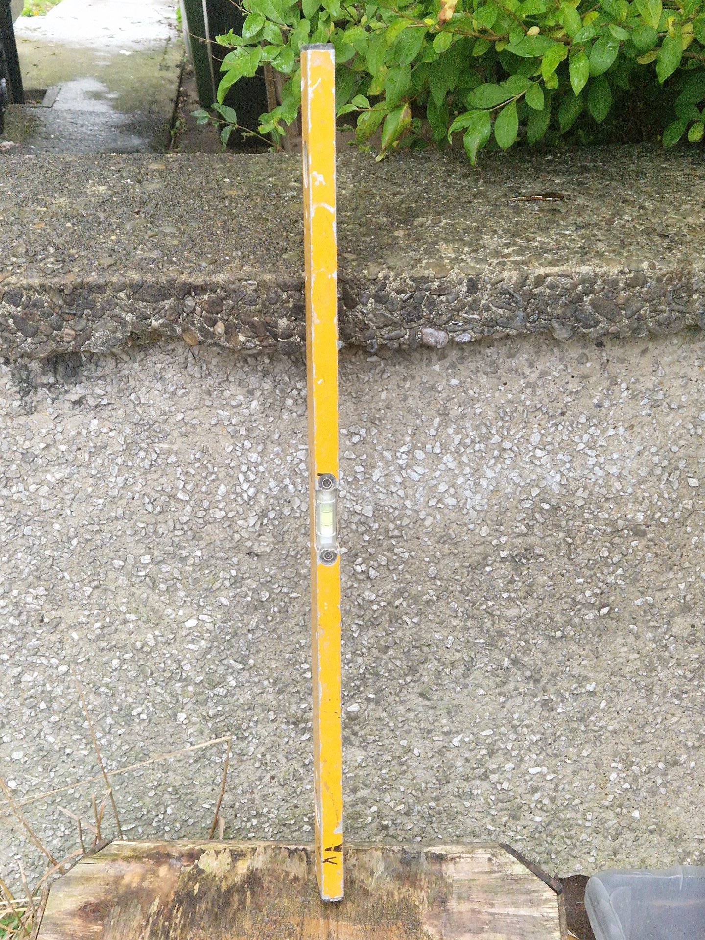 Vintage yellow metal spirit level with bubble vials, Vintage, Large, Excellent condition — preloved on SilentSale®