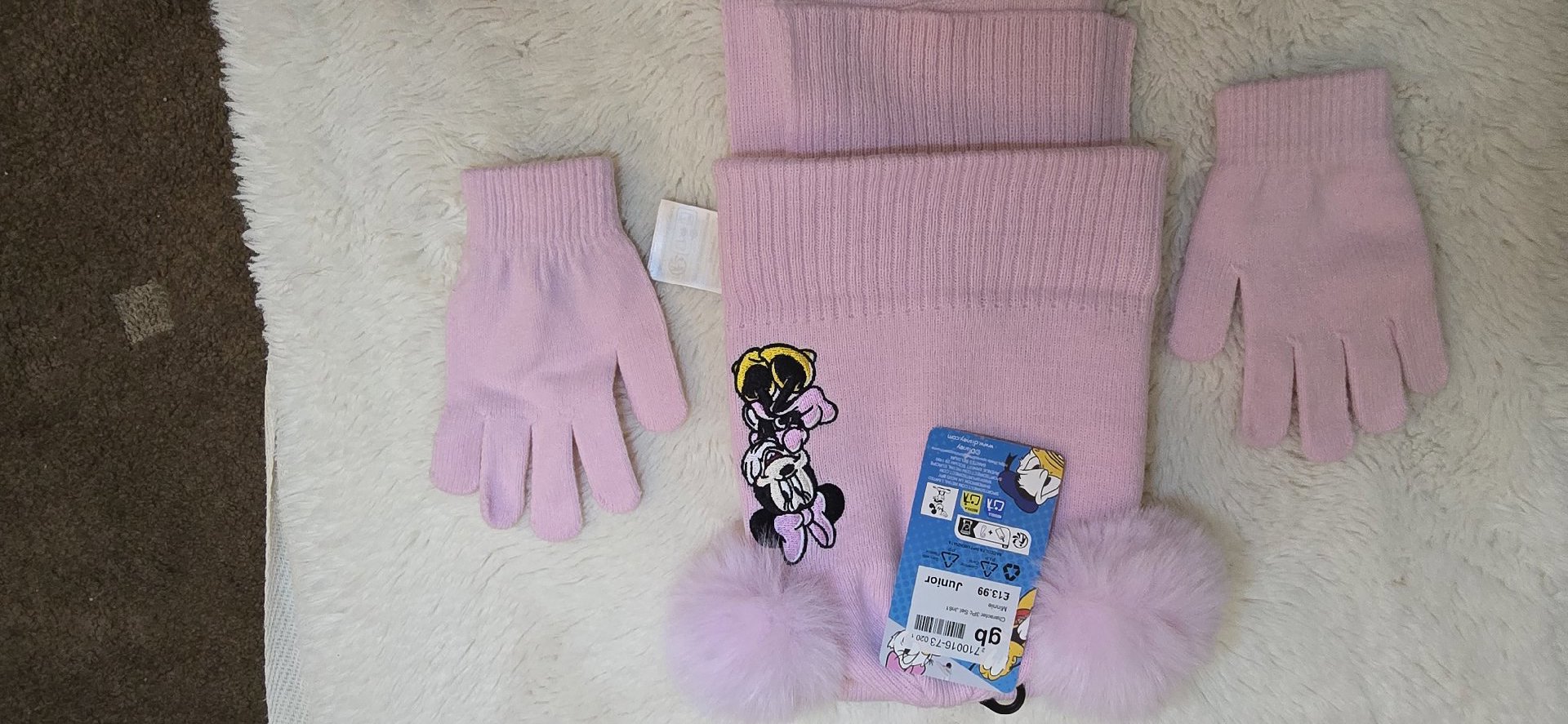 Disney Minnie Mouse Pink Junior 3-Piece Winter Hat, Scarf & Gloves Set, Disney, Junior, New condition — preloved on SilentSale®