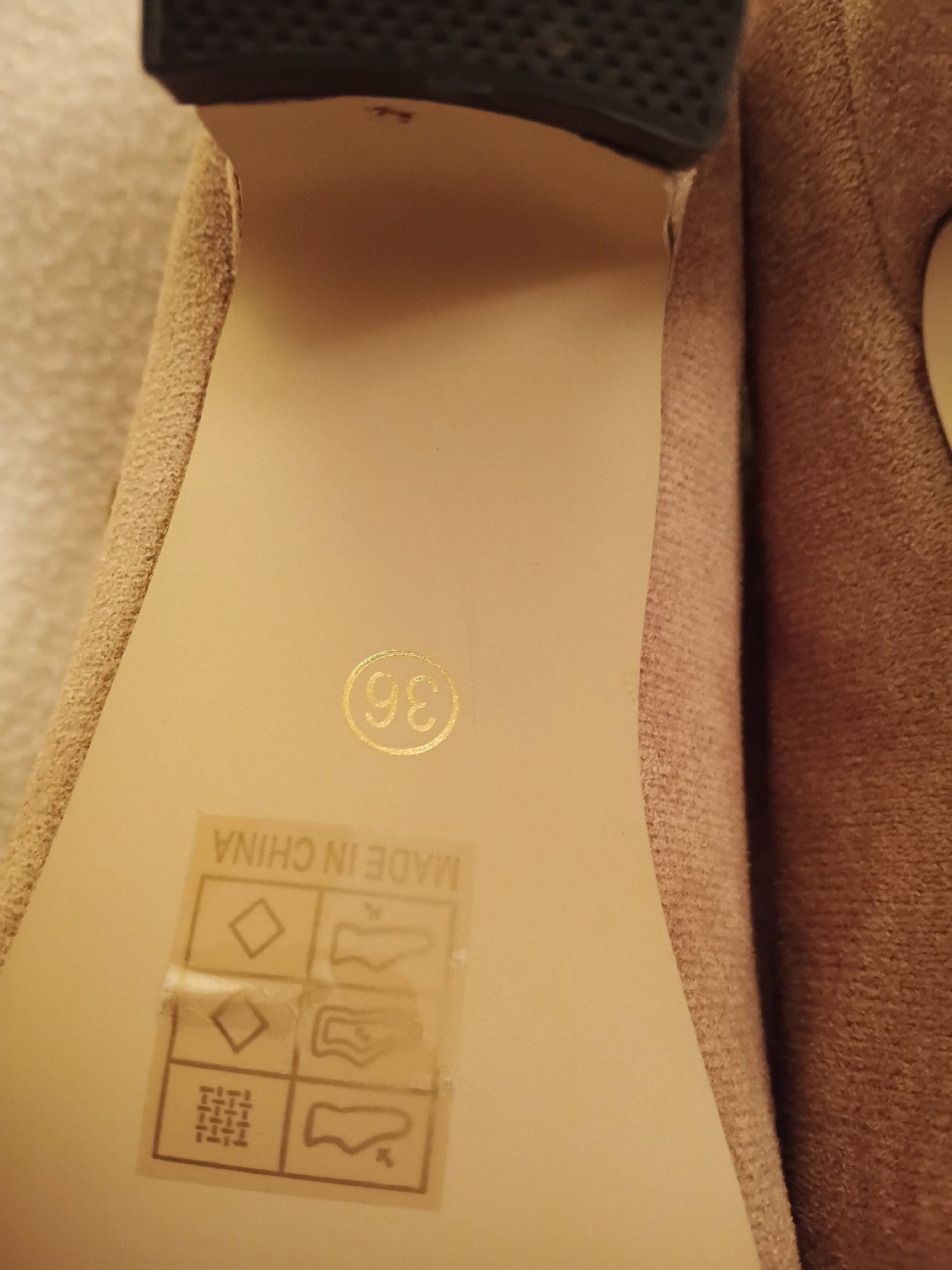Beige Suede Effect T-Bar Block Heel Shoes – Size 3, Unbranded, 3, Excellent condition — preloved on SilentSale®
