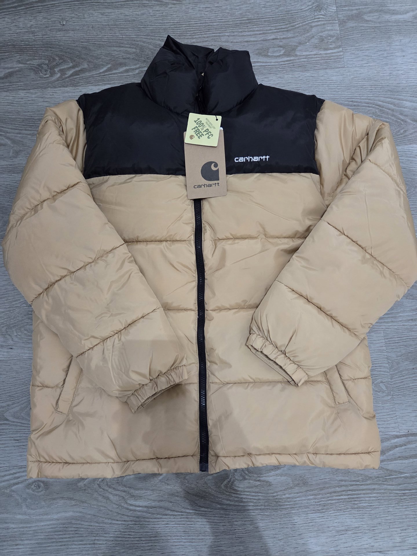 Carhartt Lumi Beige and Black Puffer Jacket – Size L, Carhartt, L, New condition — preloved on SilentSale®