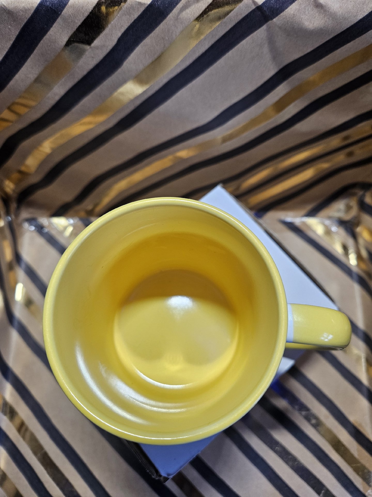 Artist Calico Cat Ceramic Mug with Yellow Handle and Interior, Unbranded, One Size, New condition — preloved on SilentSale®