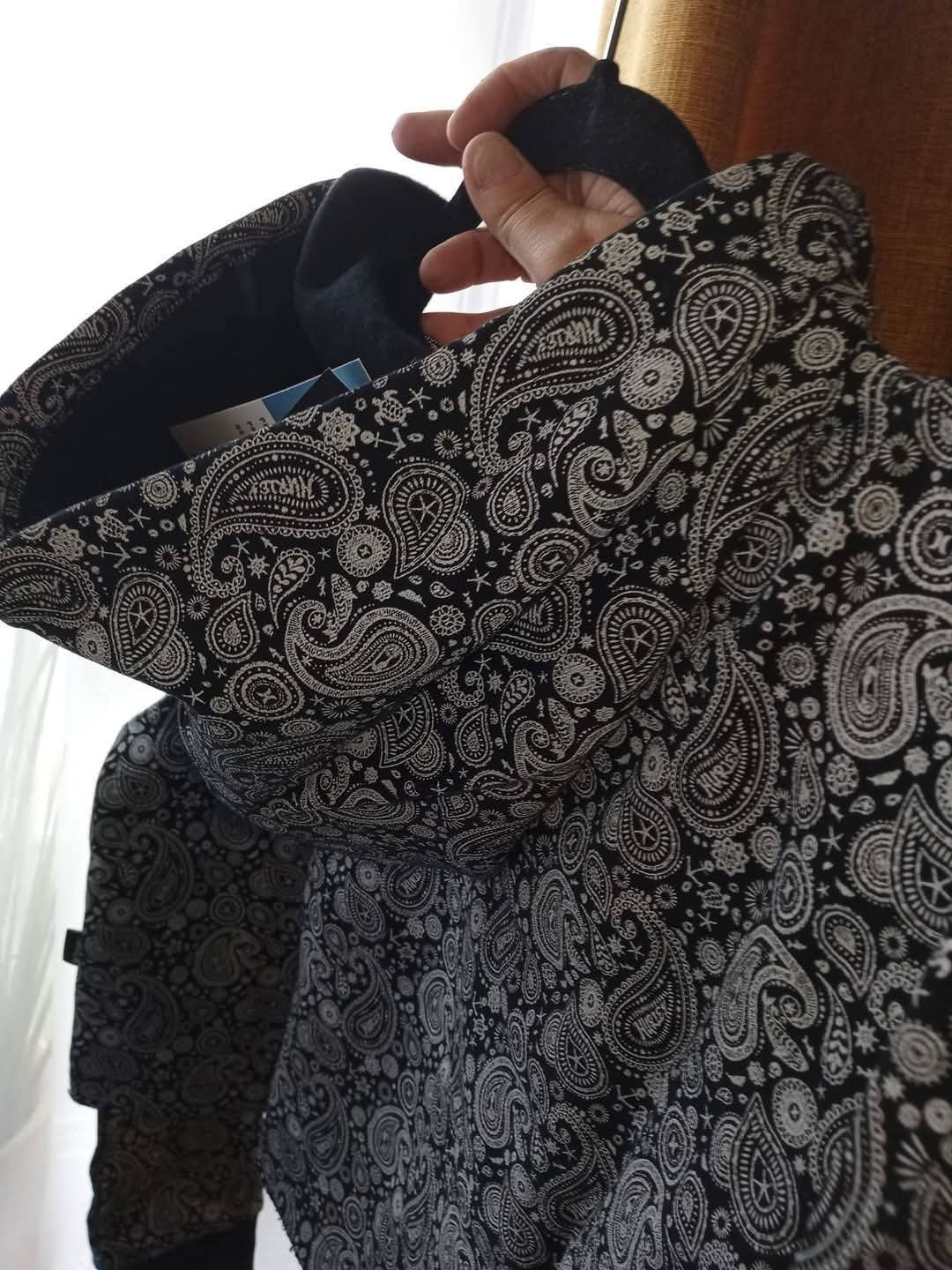 Hurley Black Paisley Print Hoodie – Size S, Hurley, S, New condition — preloved on SilentSale®