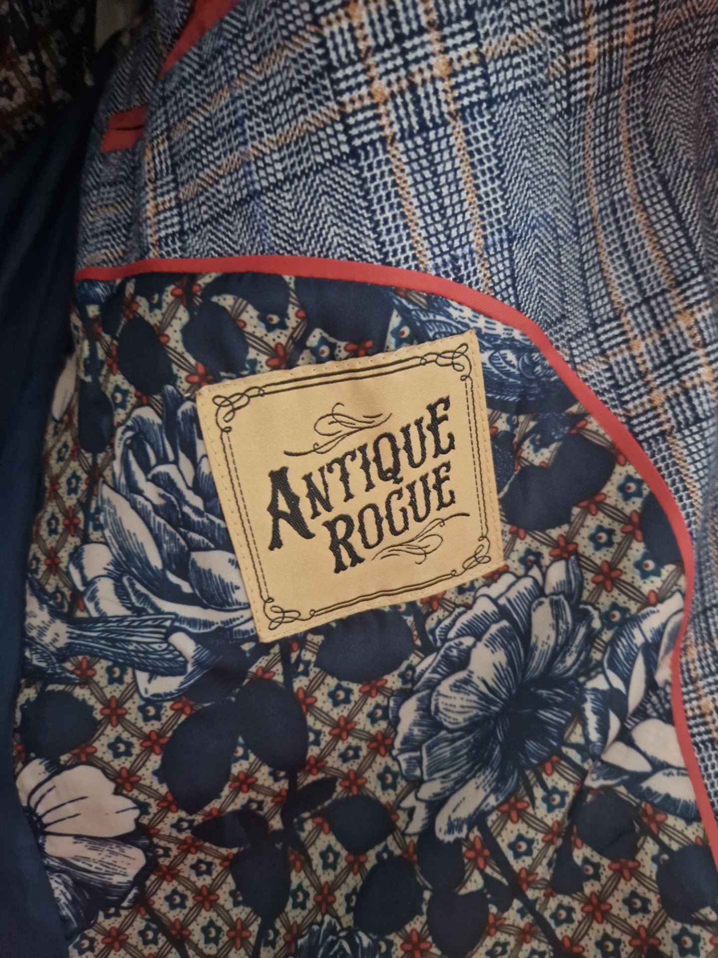Men’s wedding suit, antique, 36S, Like New condition — preloved on SilentSale®