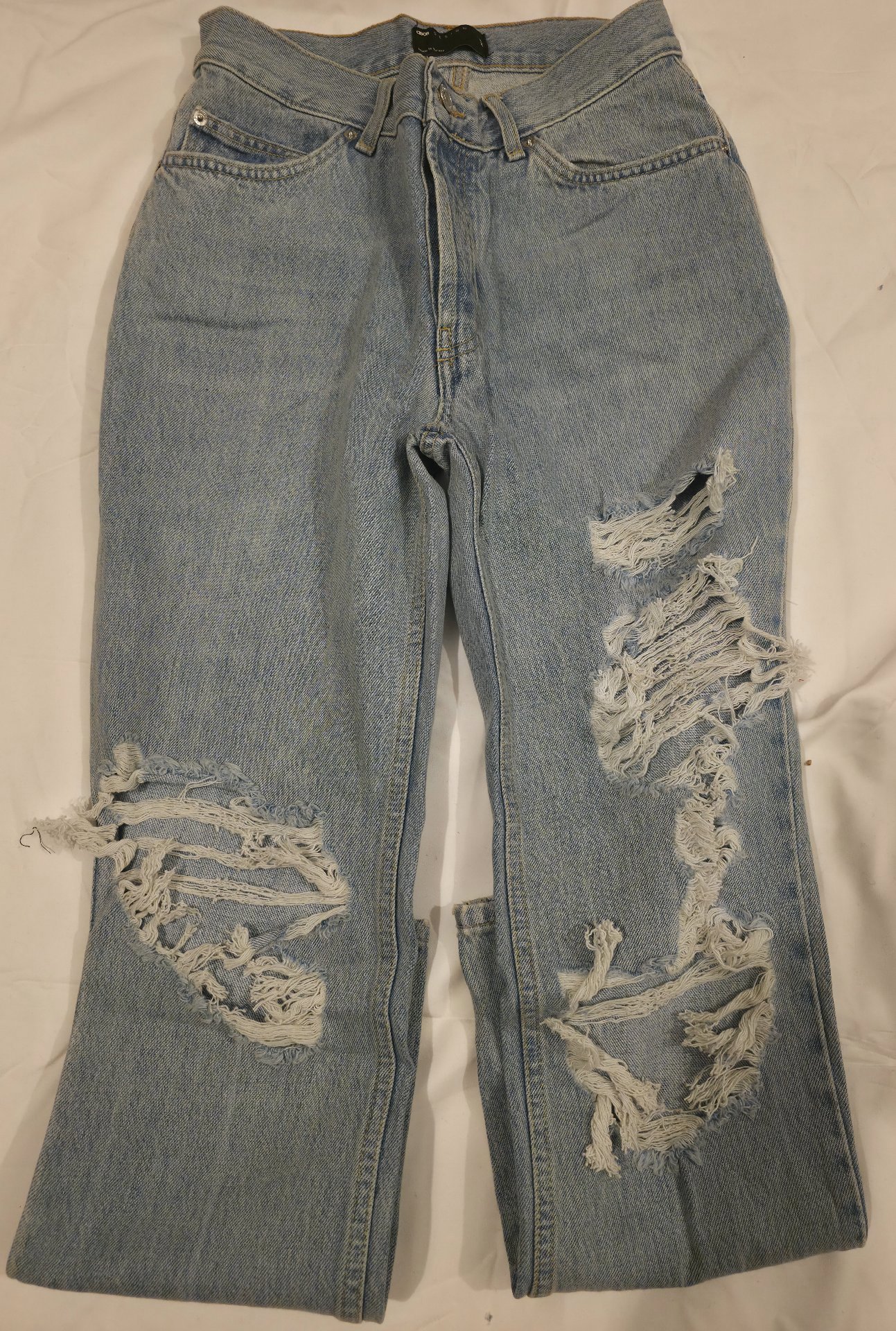 Asos Design Light Blue Ripped Mom Jeans – Size 26/30, ASOS Design, W28 L36, New condition — preloved on SilentSale®