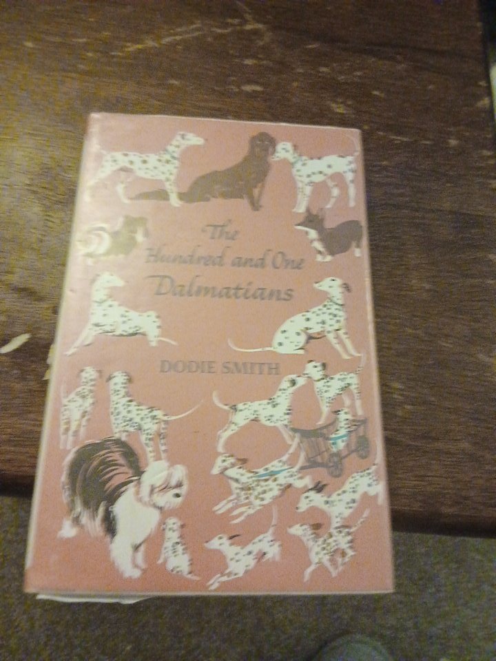 The Hundred and One Dalmatians by Dodie Smith Hardcover Book, Smith, small, Good condition — preloved on SilentSale®