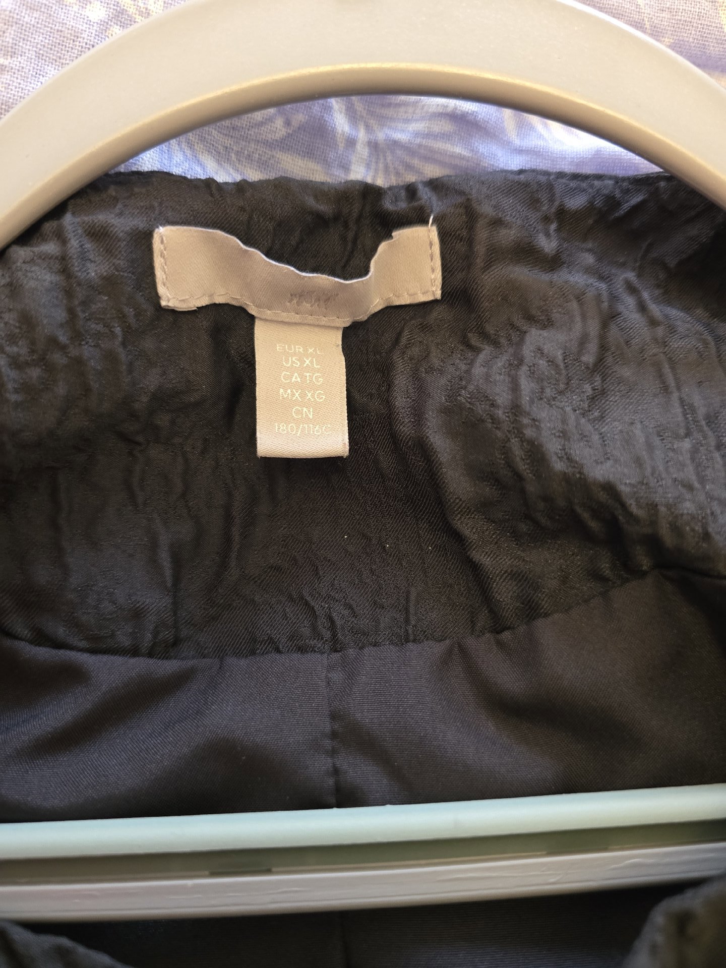 Black Textured Puff Sleeve Jacket – XL, H&M, XL, Excellent condition — preloved on SilentSale®