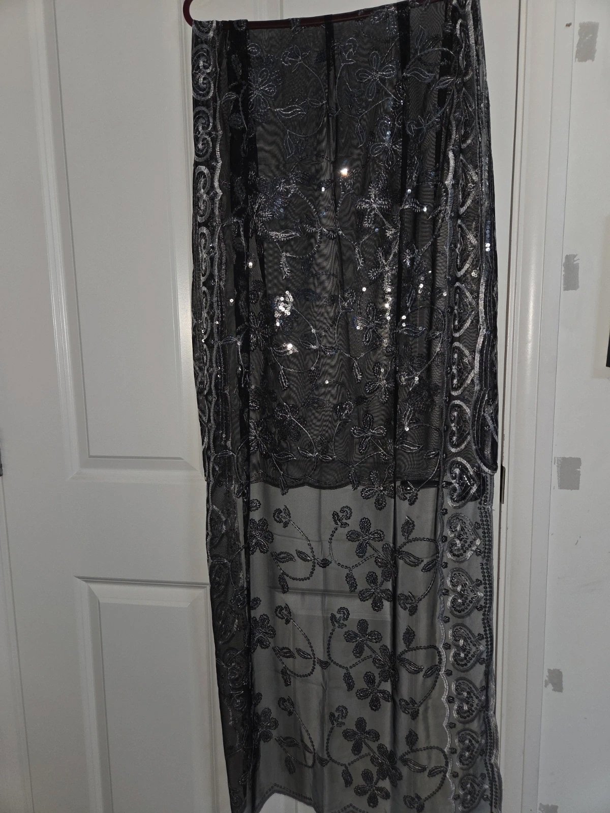 Black & Silver Sequin Floral Evening Shawl Wrap, Amazon, One size, New condition — preloved on SilentSale®