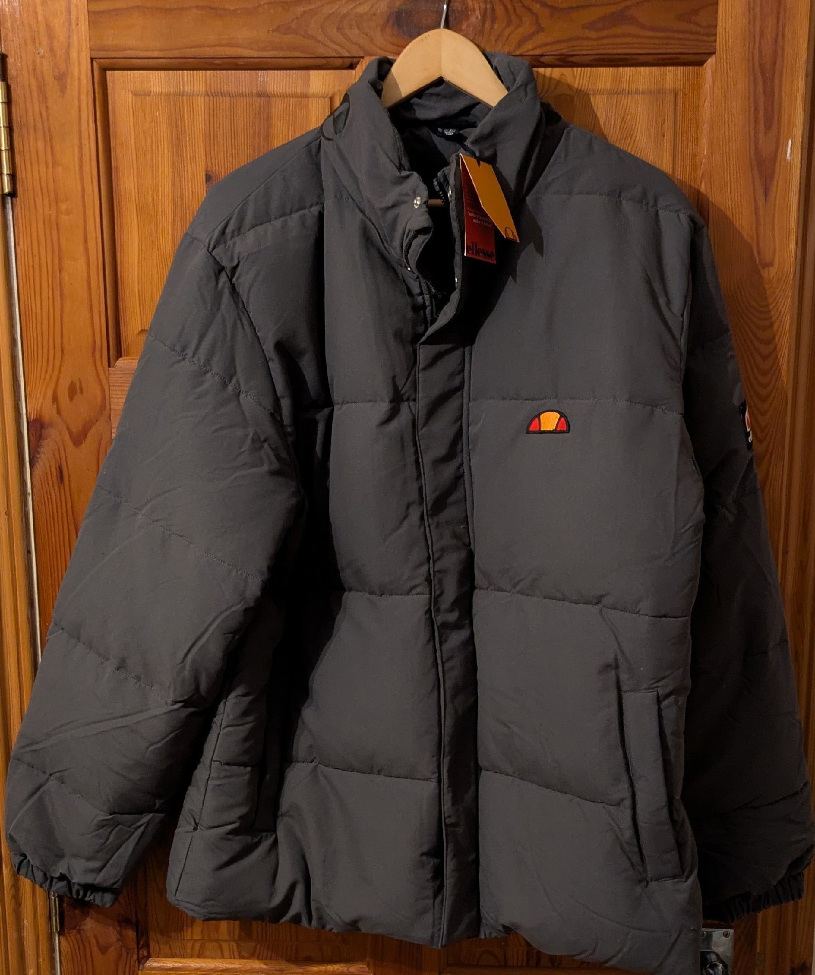 Ellesse Grey Puffer Jacket – UK 4XL, Ellesse, 4XL, New condition — preloved on SilentSale®