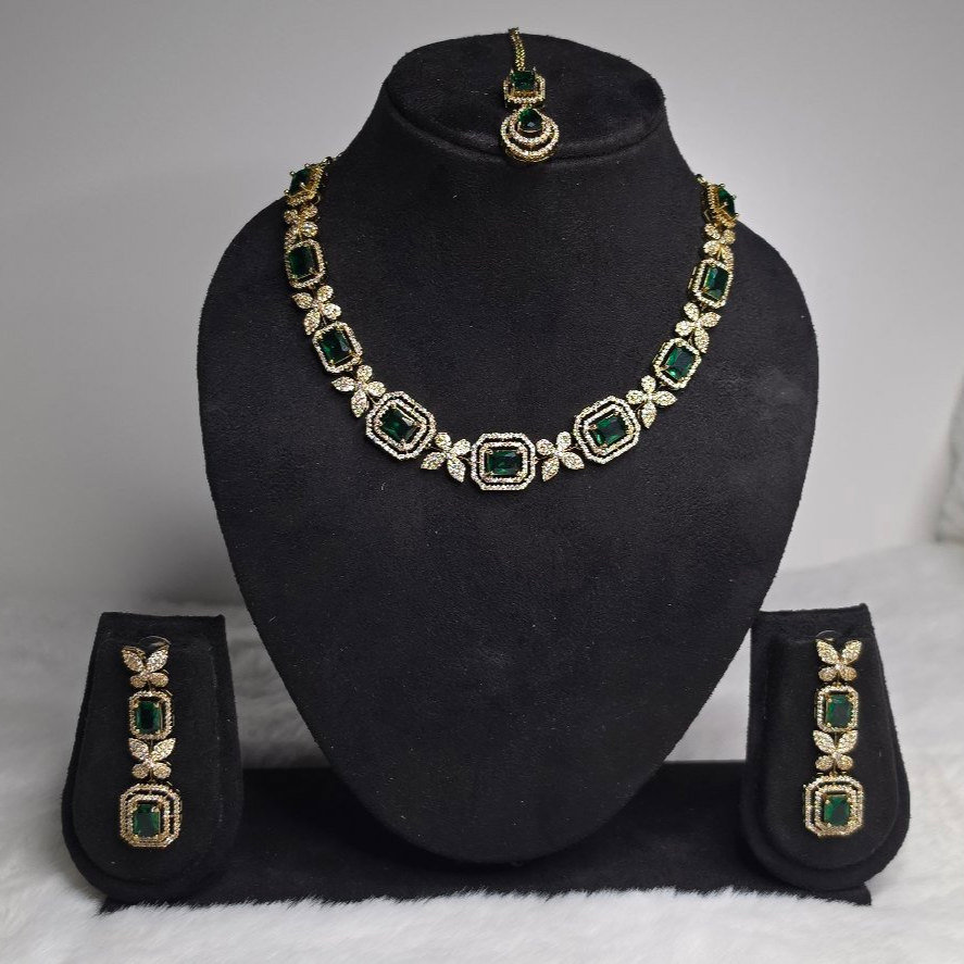 AD Green Stone Gold Tone Necklace, Earrings and Pendant Set, AD, One Size, New condition — preloved on SilentSale®