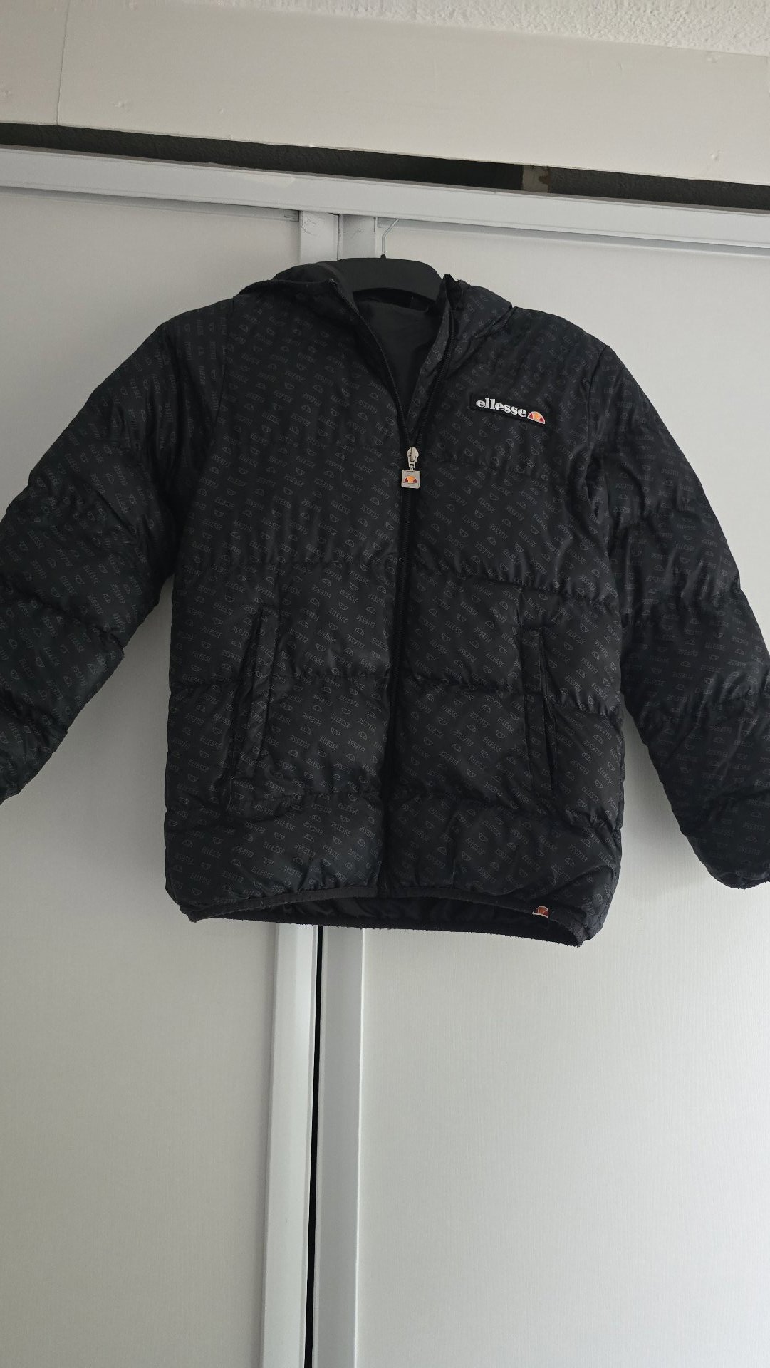 Ellesse Black Puffer Jacket with Logo Print – 10-11Y / 140-146, Ellesse, 10-11 years, Like New condition — preloved on SilentSale®