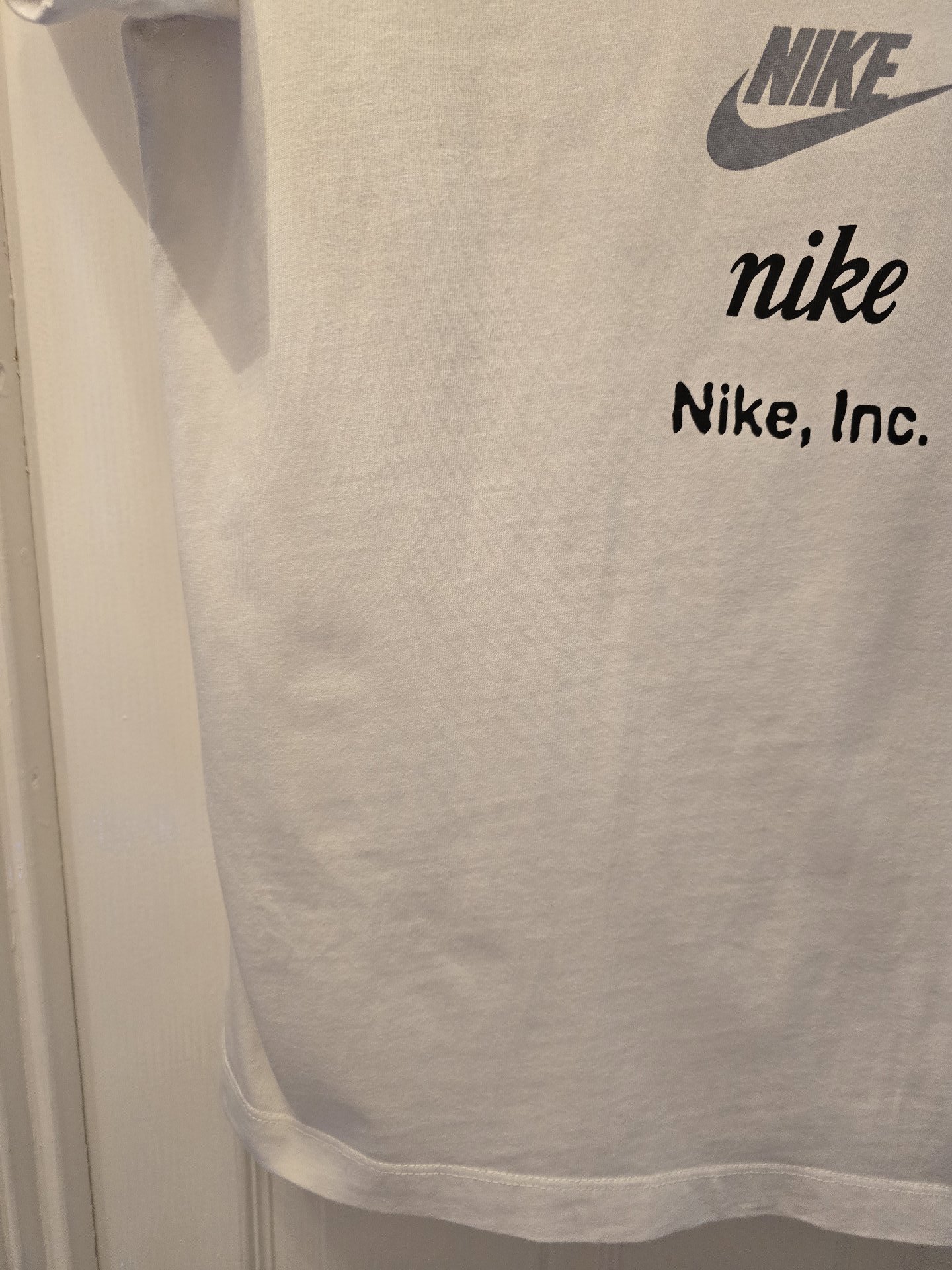 Nike White Logo Print T-Shirt, Nike, M, Like New condition — preloved on SilentSale®