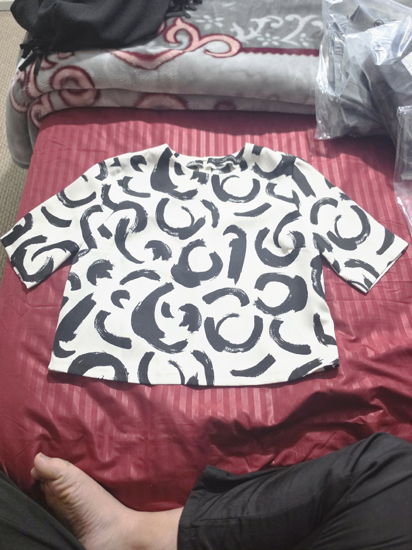 Zara Woman Black and White Abstract print Top , Zara, M, Excellent condition — preloved on SilentSale®