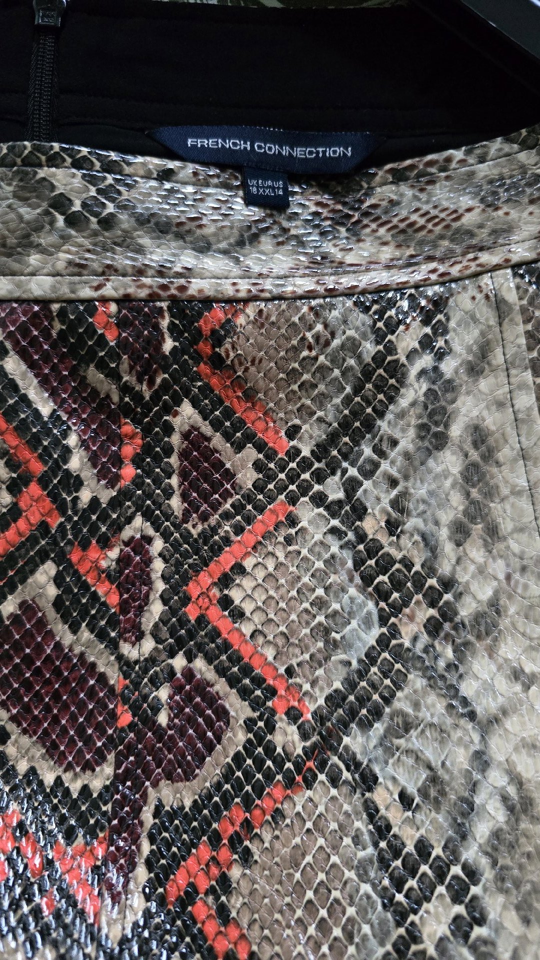 French Connection Snake Print Mini Skirt – UK 18, French Connection, 18, Like New condition — preloved on SilentSale®