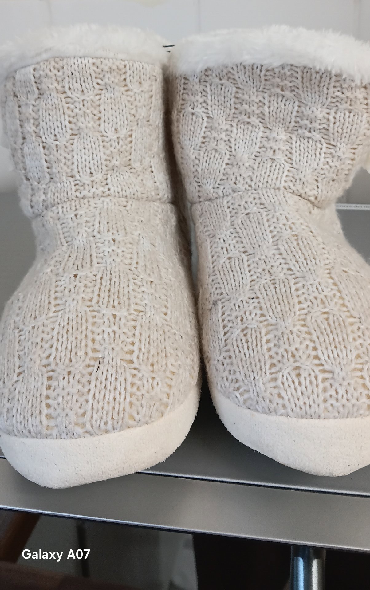 Pair of Ladies Black and Cream Fleece Lined Slipper Boots – Size 36/37, Unbranded, 36/37, Excellent condition — preloved on SilentSale®