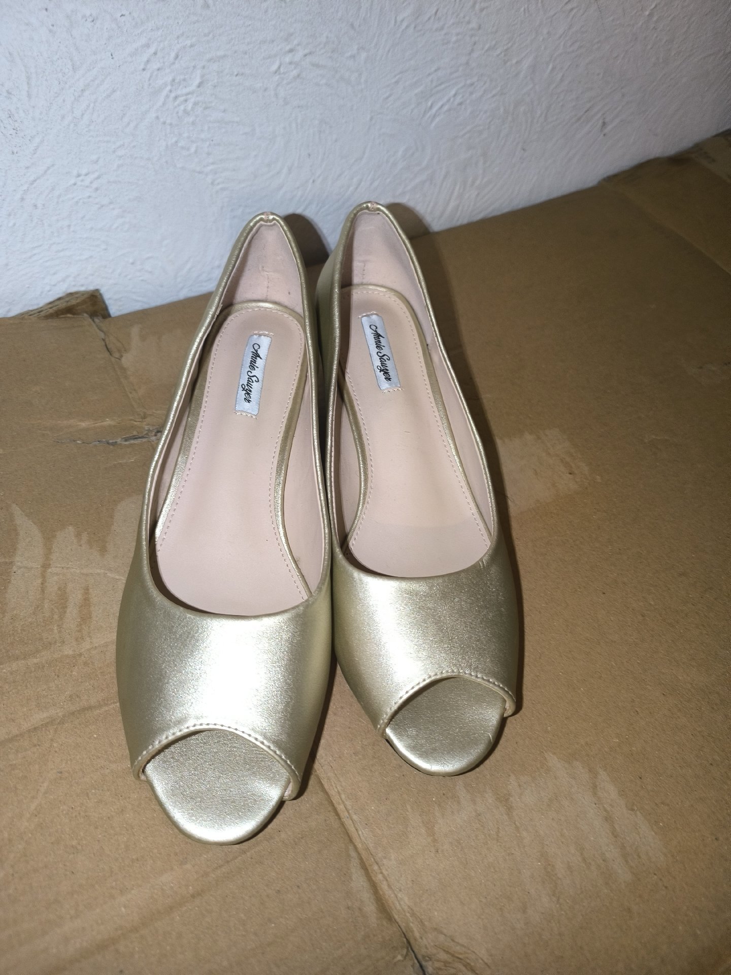 Annie Sawyer Gold Peep Toe Low Heel Shoes – Size 8, Annie Sawyer, 8, Excellent condition — preloved on SilentSale®